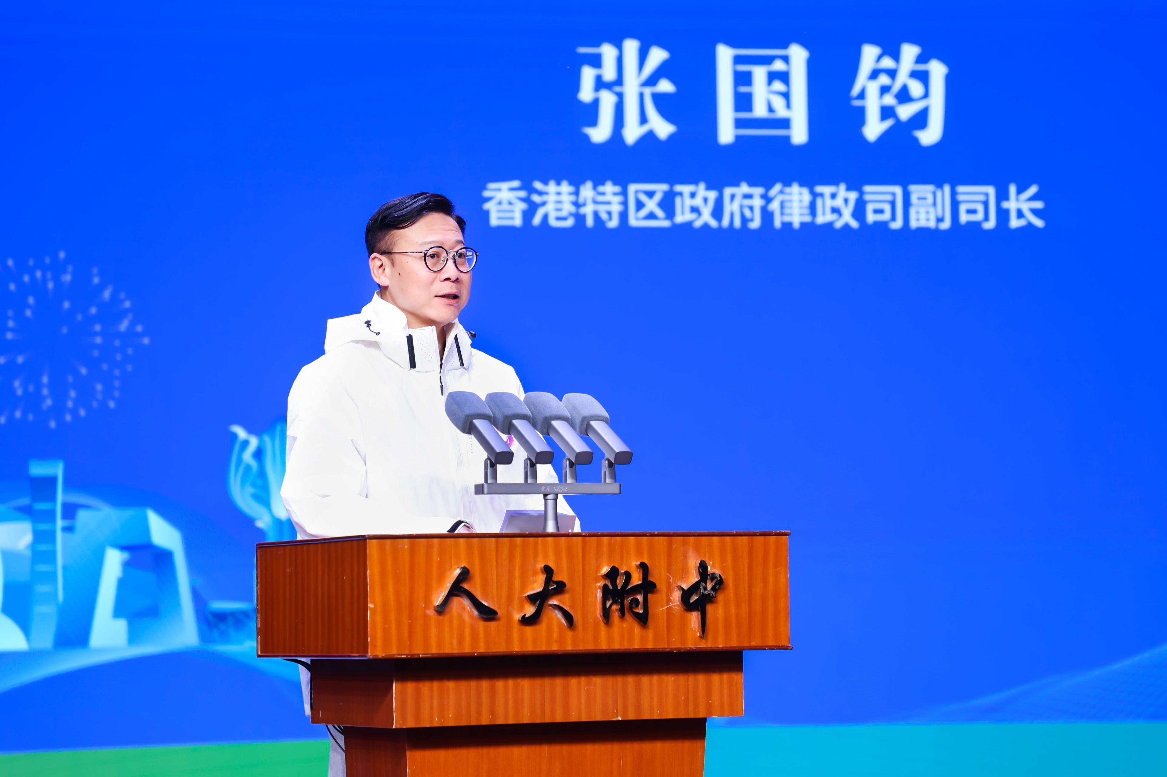 The third National Security Education Study Tour organised by the Hong Kong Special Administrative Region Government concluded the visit to Beijing and Nanjing this afternoon (April 3). Photo shows the Deputy Secretary for Justice, Dr Cheung Kwok-kwan, delivering a speech during an exchange activity between the study tour members and students from the High School Affiliated to Renmin University of China on March 30.