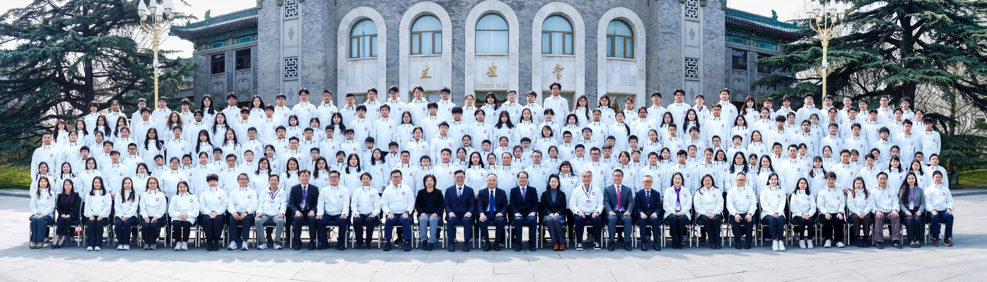 The third National Security Education Study Tour organised by the Hong Kong Special Administrative Region Government concluded the visit to Beijing and Nanjing this afternoon (April 3). Photo shows the Deputy Director of the Hong Kong and Macao Work Office of the Communist Party of China Central Committee and the Hong Kong and Macao Affairs Office of the State Council, Mr Nong Rong (front row, 16th right), warmly receiving the study tour members at the Beijing Friendship Hotel on March 30.
