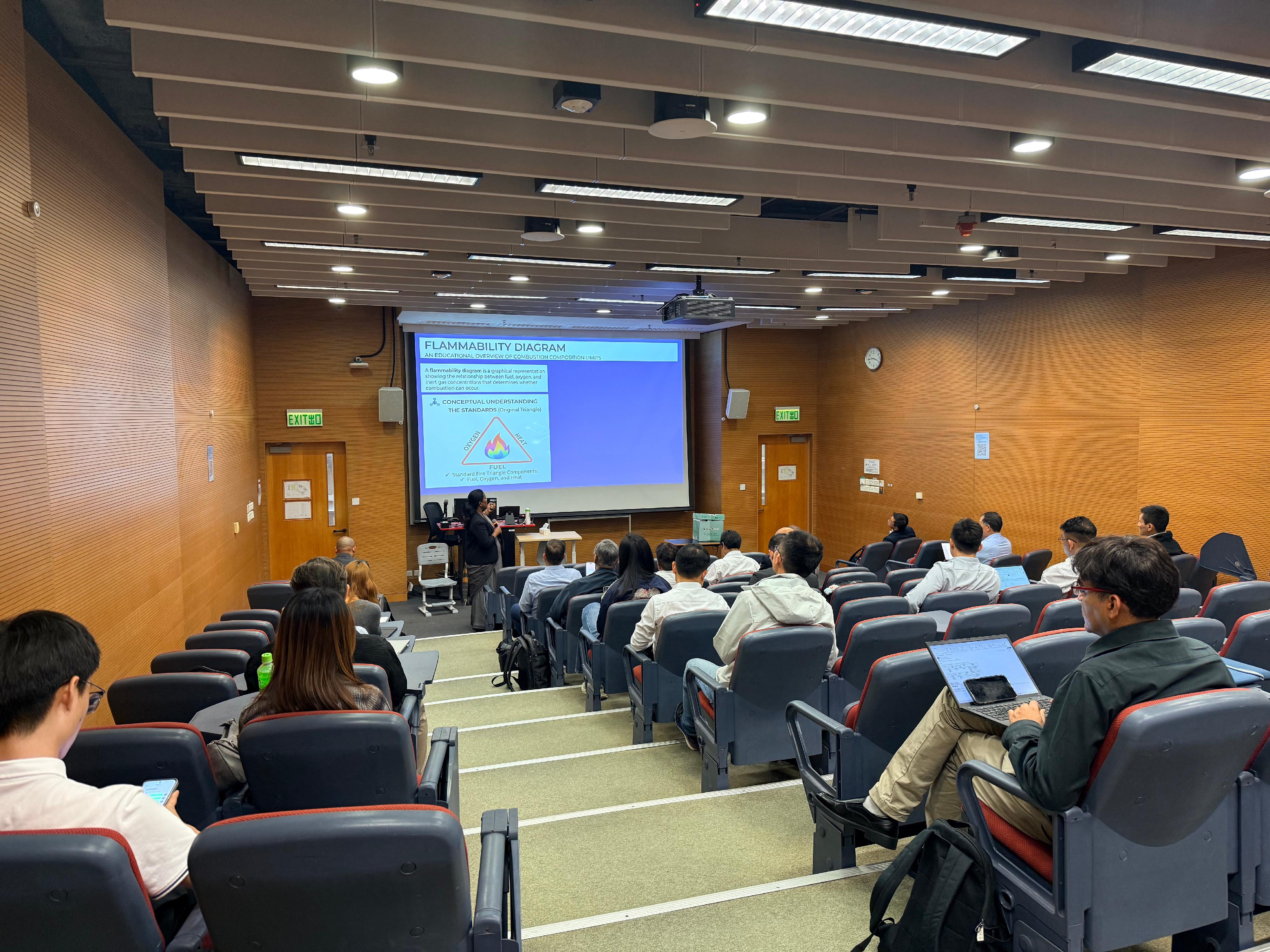 Led by the Transport and Logistics Bureau and in collaboration with the Maritime Just Transition Task Force of the United Nations Global Compact, with the Hong Kong Shipowners Association and the Hong Kong Polytechnic University as supporting partners, the Training-the-trainer Programme: Green Maritime Fuel for Sustainable Shipping commenced today (April 8) at the Hong Kong Polytechnic University.