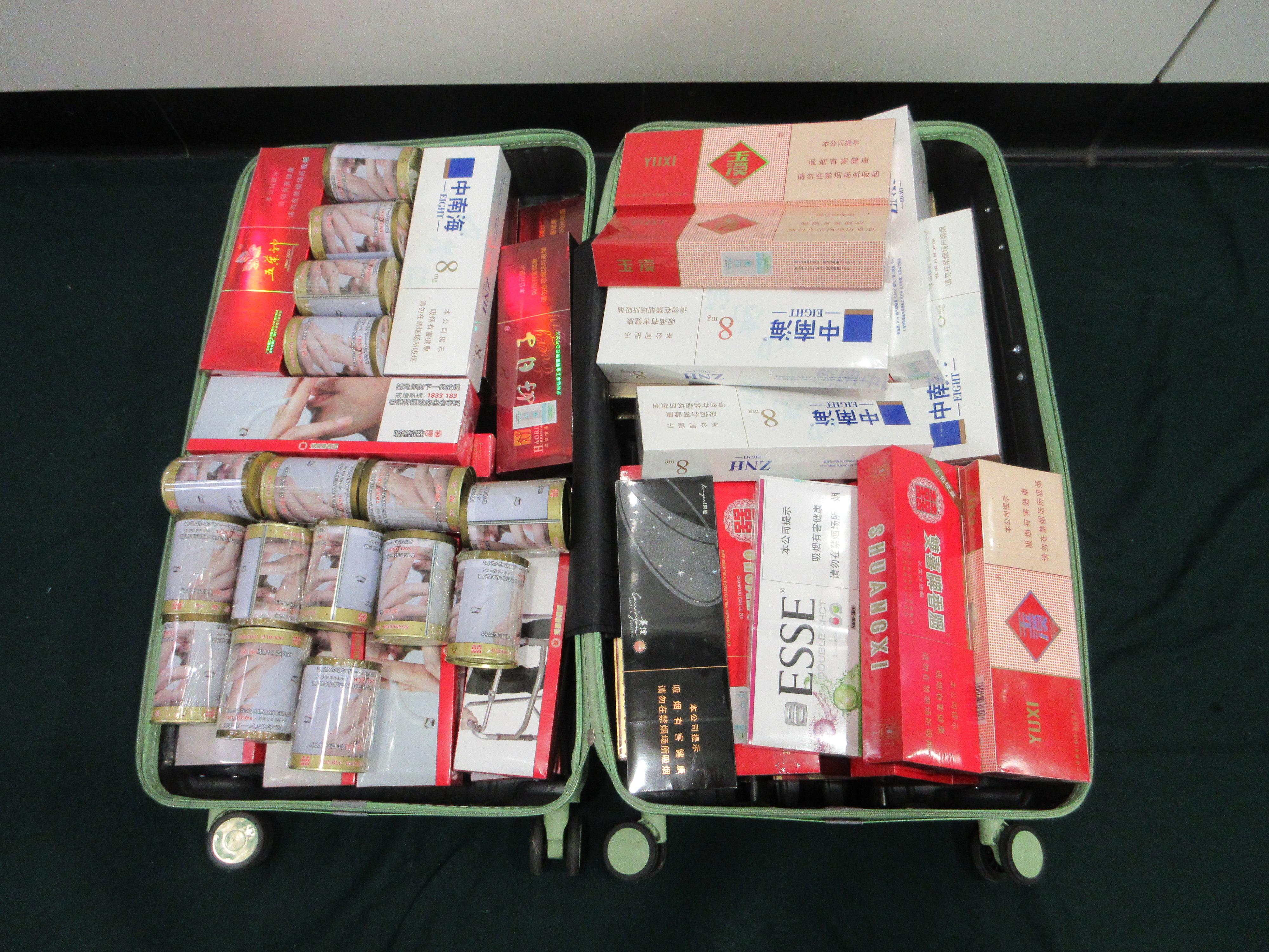 Two incoming passengers were sentenced to three months' imprisonment with a fine of $1,800 and two months' imprisonment with a fine of $1,800 respectively by the Fanling Magistrates' Courts today (April 8) for possessing duty-not-paid cigarettes and failing to declare them to Customs officers, in contravention of Dutiable Commodities Ordinance. Photo shows the duty-not-paid cigarettes seized from the personal baggage of a 34-year-old incoming female passenger.