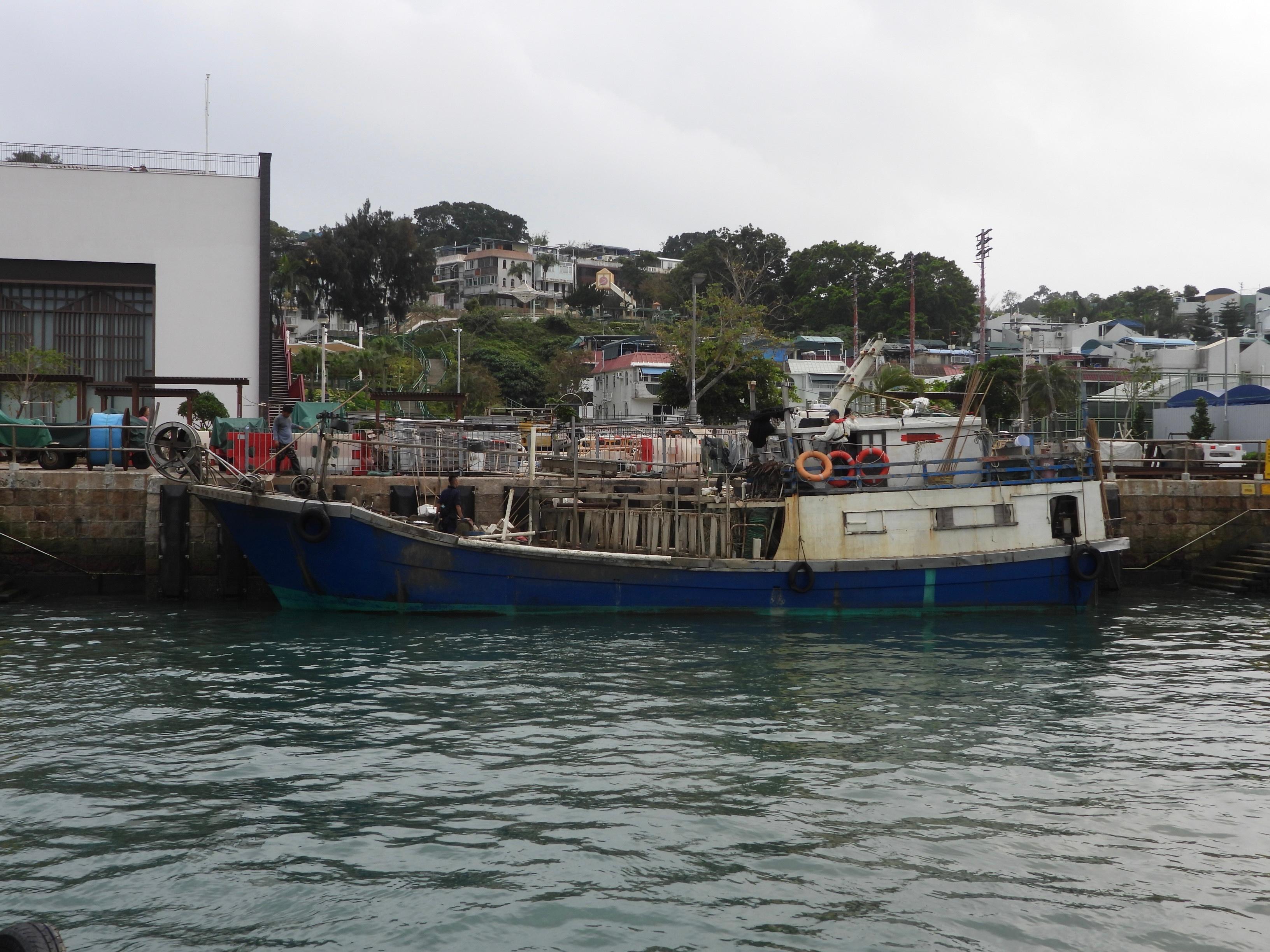 The Agriculture, Fisheries and Conservation Department today (April 8) laid charges against three Mainlanders suspected of engaging in fishing using snake cages on a Mainland vessel in waters off Tai A Chau. Photo shows the Mainland vessel concerned.