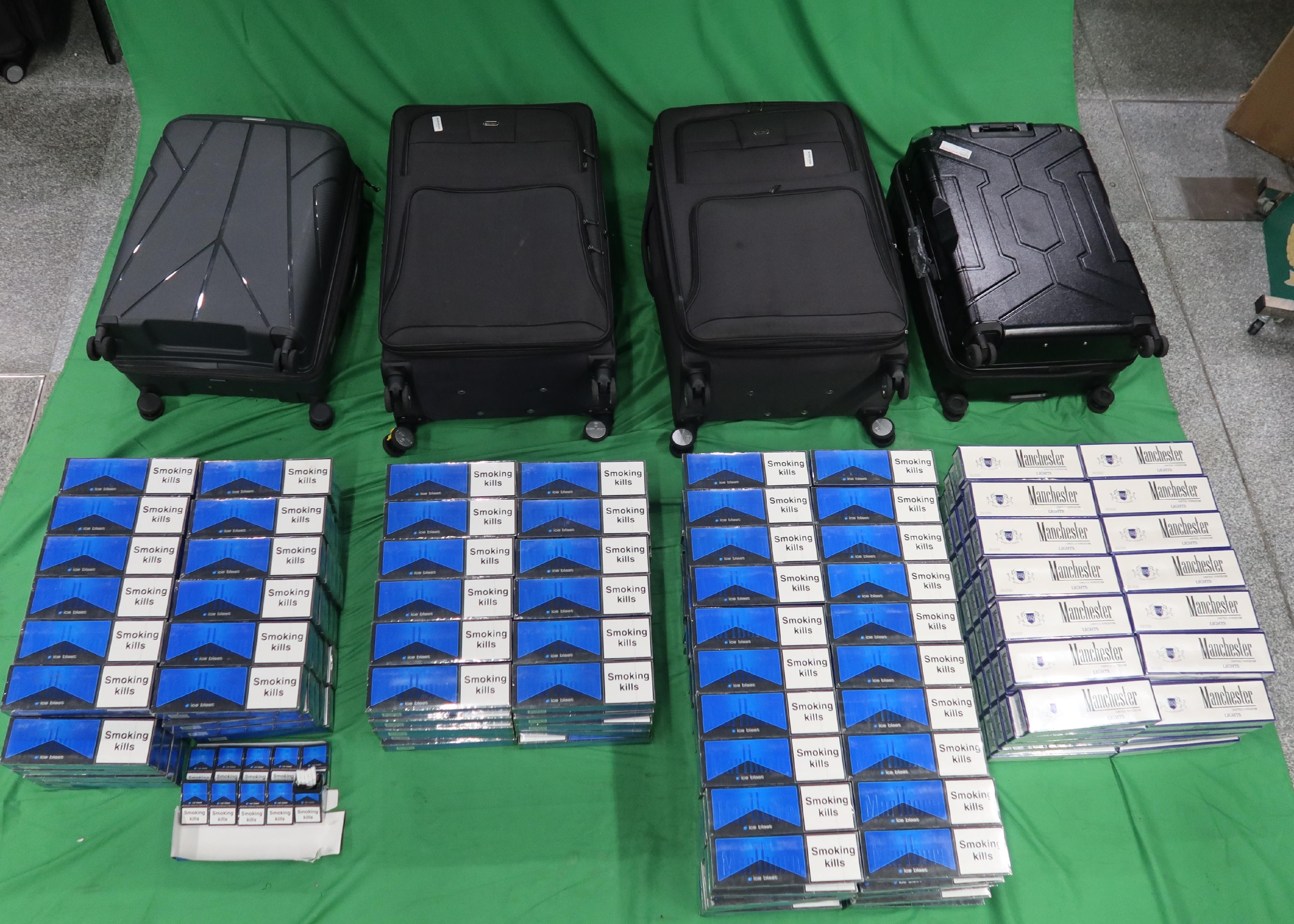 An incoming male passenger was sentenced to six months&rsquo; imprisonment and fined $500 by the West Kowloon Magistrates' Courts today (April 9) for dealing with duty-not-paid cigarettes and failing to declare them to Customs officers, in contravention of the Dutiable Commodities Ordinance. Photo shows the duty-not-paid cigarettes seized.
