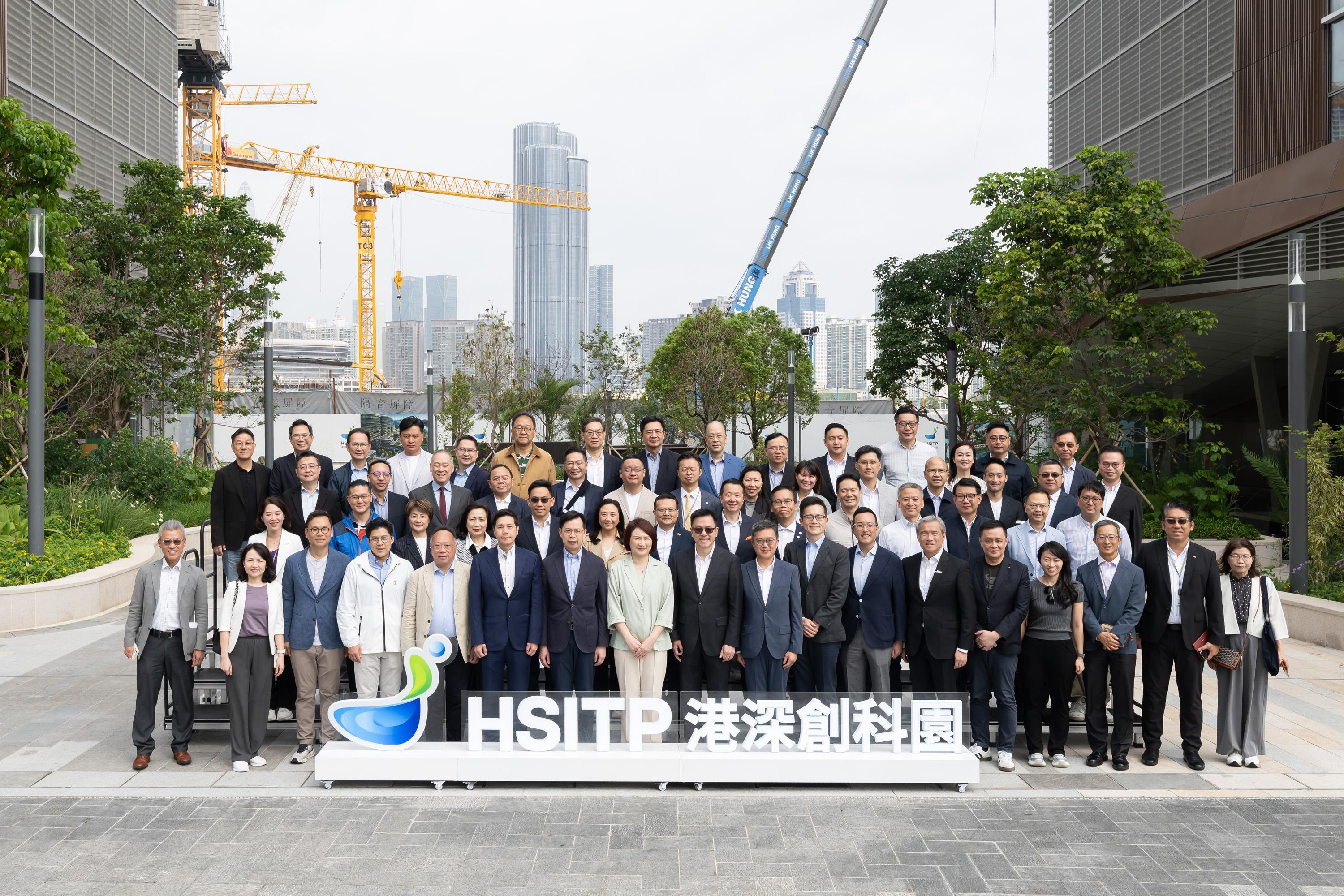Members of the Legislative Council (LegCo) visit the Hong Kong Park of the Hetao Shenzhen-Hong Kong Science and Technology Innovation Co-operation Zone (Hong Kong Park in the Loop) in the Northern Metropolis today (April 9). Photo shows the LegCo President, Dr Starry Lee (first row, eighth left), the Chairman of the Panel on Commerce, Industry, Innovation and Technology, Dr Johnny Ng (first row, sixth left), the Deputy Chairman of the Panel on Commerce, Industry, Innovation and Technology, Mr Kenneth Fok (first row, fourth left) and other LegCo Members posing for a group photo with the Secretary for Innovation, Technology and Industry, Professor Sun Dong (first row, ninth left), and other representatives of the Government and the Hong Kong-Shenzhen Innovation and Technology Park at the Hong Kong Park in the Loop.