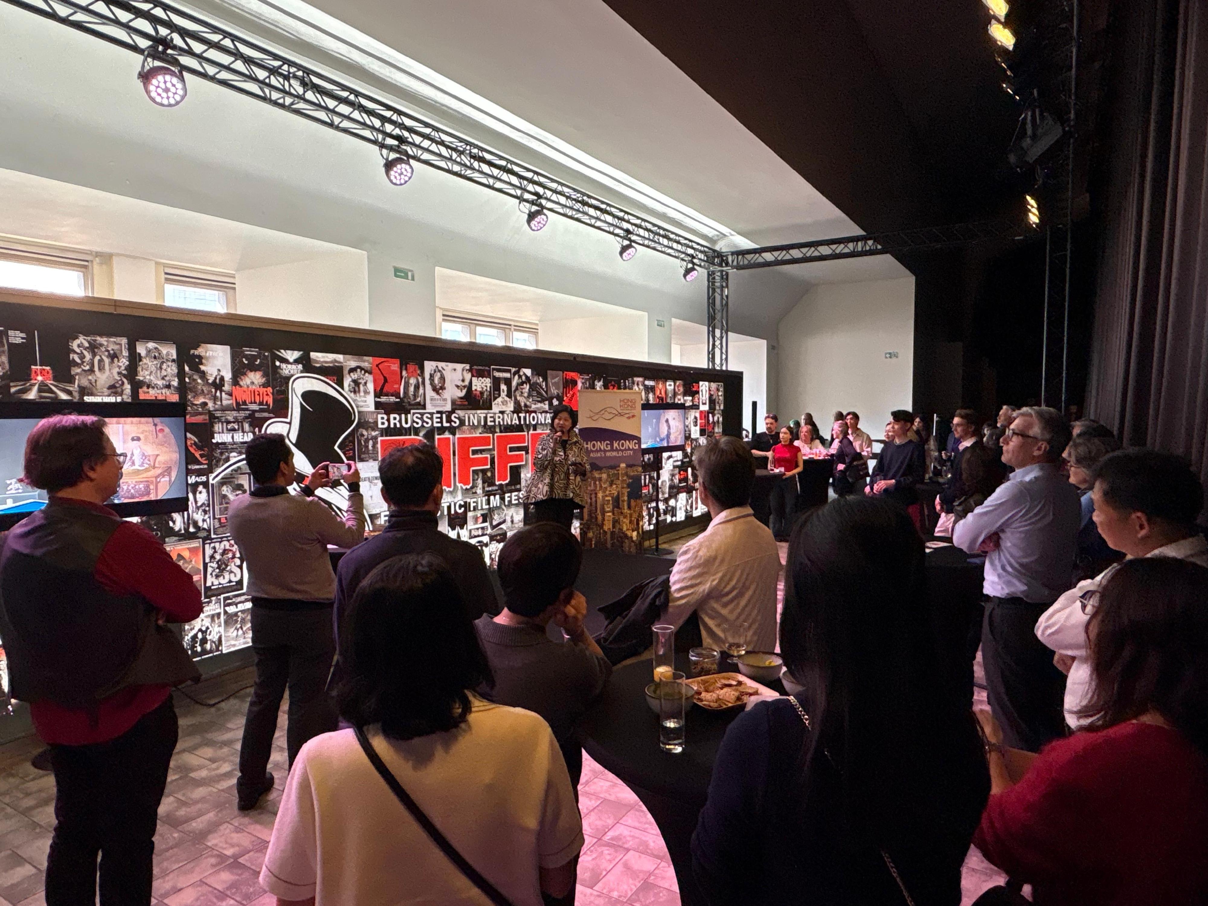 香港駐布魯塞爾經濟貿易辦事處（駐布魯塞爾經貿辦）支持兩部香港電影《尋秦記》及《世外》，於四月三日至十八日（布魯塞爾時間）在比利時布魯塞爾舉行的布魯塞爾國際奇幻電影節期間放映。駐布魯塞爾經貿辦於四月七日舉辦交流酒會，推廣香港電影產業。