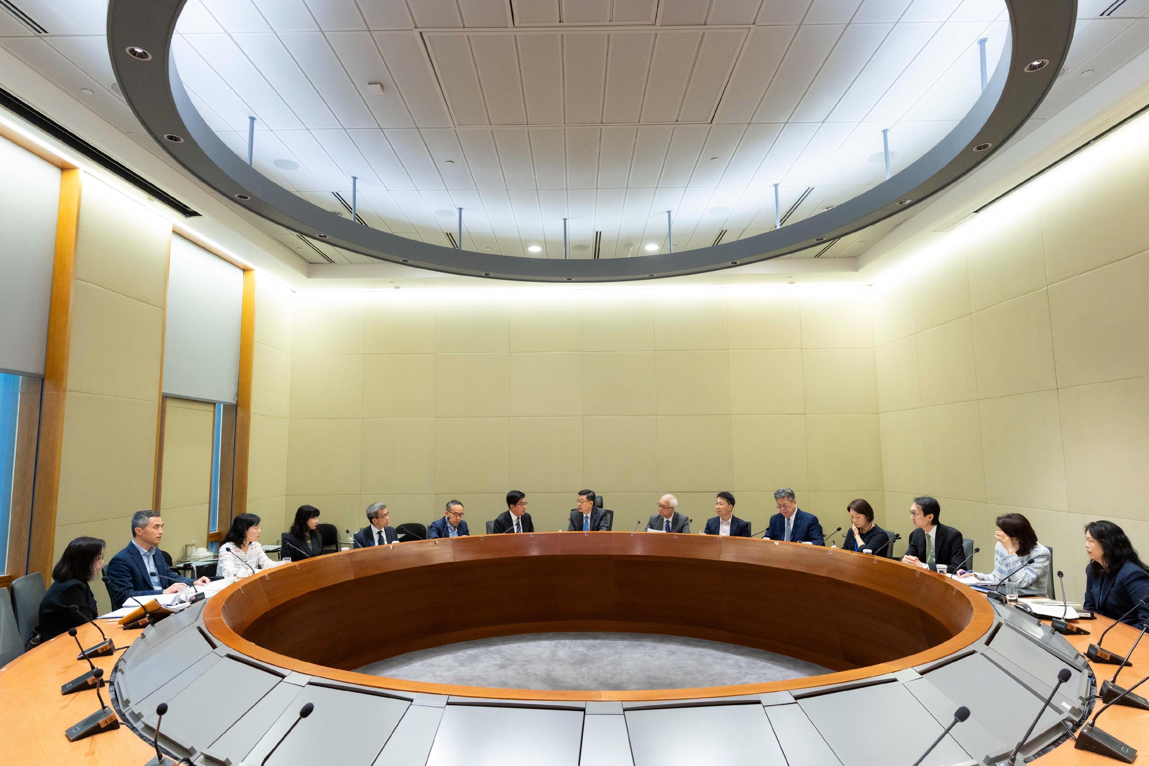 The Chief Executive, Mr John Lee (centre), chairs a special meeting today (April 9) and is briefed by the Inter-departmental Task Force on Monitoring Fuel Supply on the fluctuations in international oil prices.