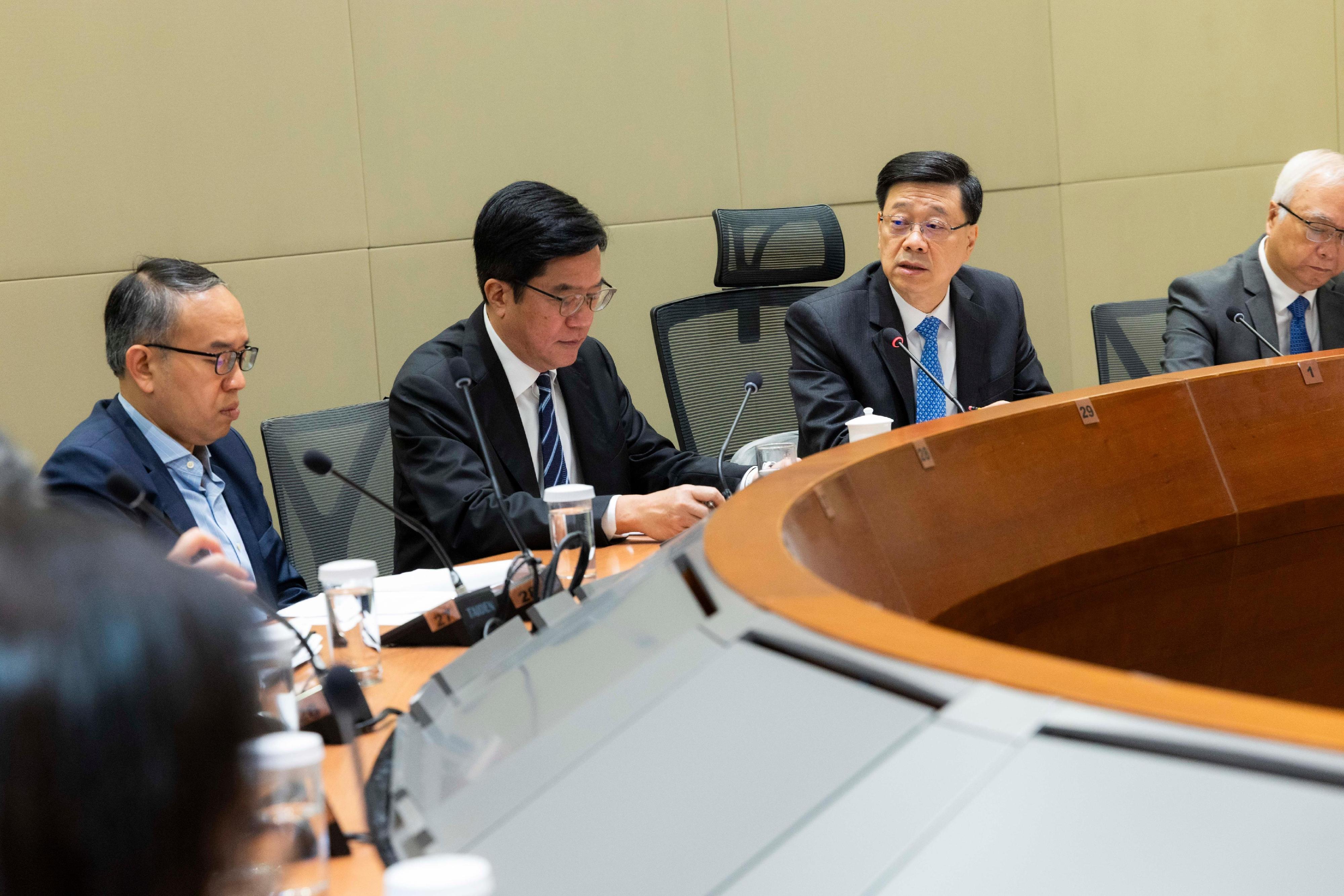The Chief Executive, Mr John Lee (second right), chaired a special meeting today (April 9) and was briefed by the Inter-departmental Task Force on Monitoring Fuel Supply on the fluctuations in international oil prices. The Acting Financial Secretary, Mr Michael Wong (second left); the Secretary for Financial Services and the Treasury, Mr Christopher Hui (first left); and the Secretary for Environment and Ecology, Mr Tse Chin-wan (first right), also attend the meeting.