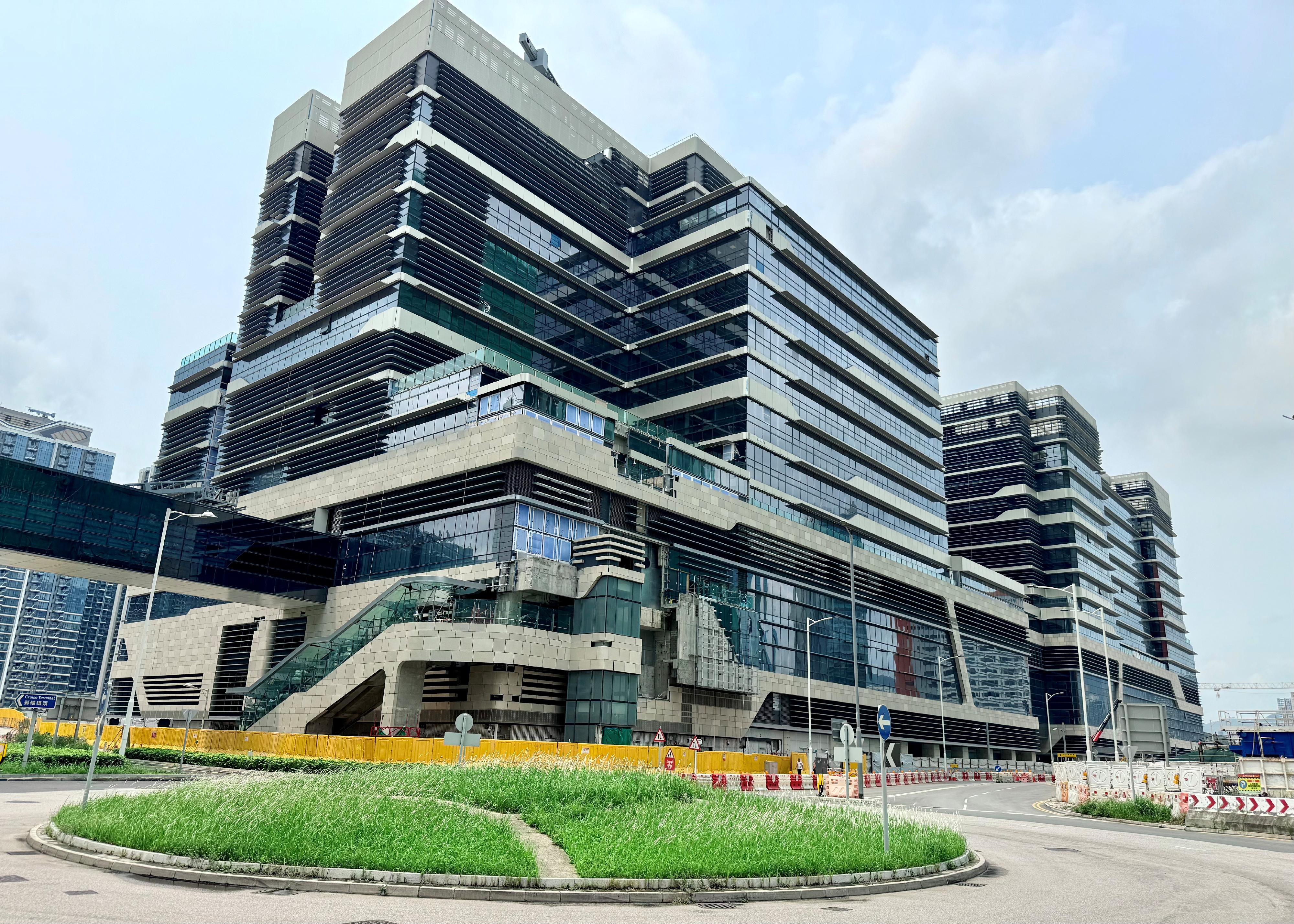 Kai Tak Hospital is scheduled to commence services in October 2026 in phases. Photo shows the Oncology Block, with the Specialist Out-patient Clinic Block behind it.