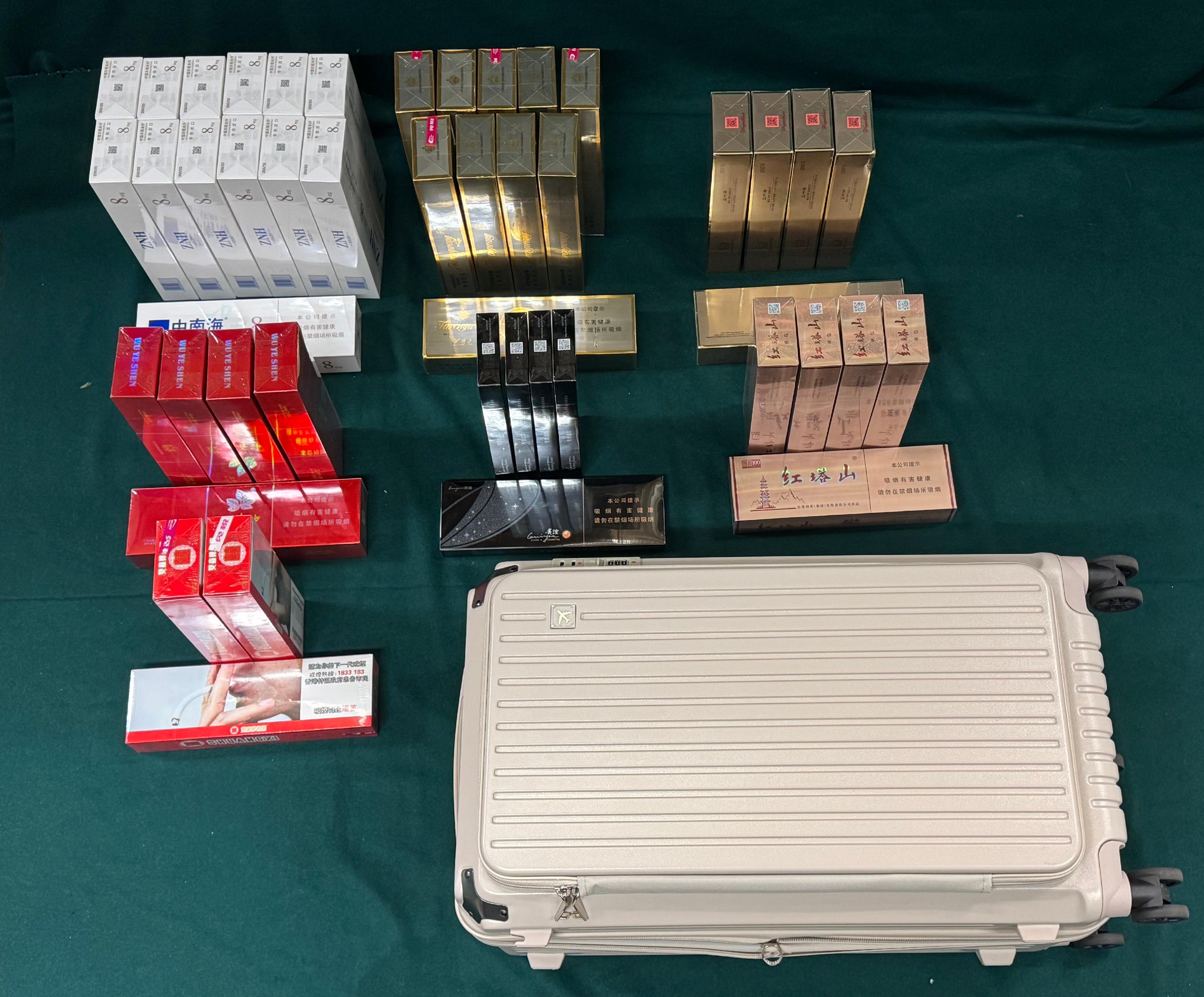 An incoming male passenger was sentenced to eight weeks' imprisonment and fined $1,800 by the Fanling Magistrates' Courts today (April 10) for possessing duty-not-paid cigarettes and failing to declare them to Customs officers, in contravention of the Dutiable Commodities Ordinance. Photo shows the duty-not-paid cigarettes seized.