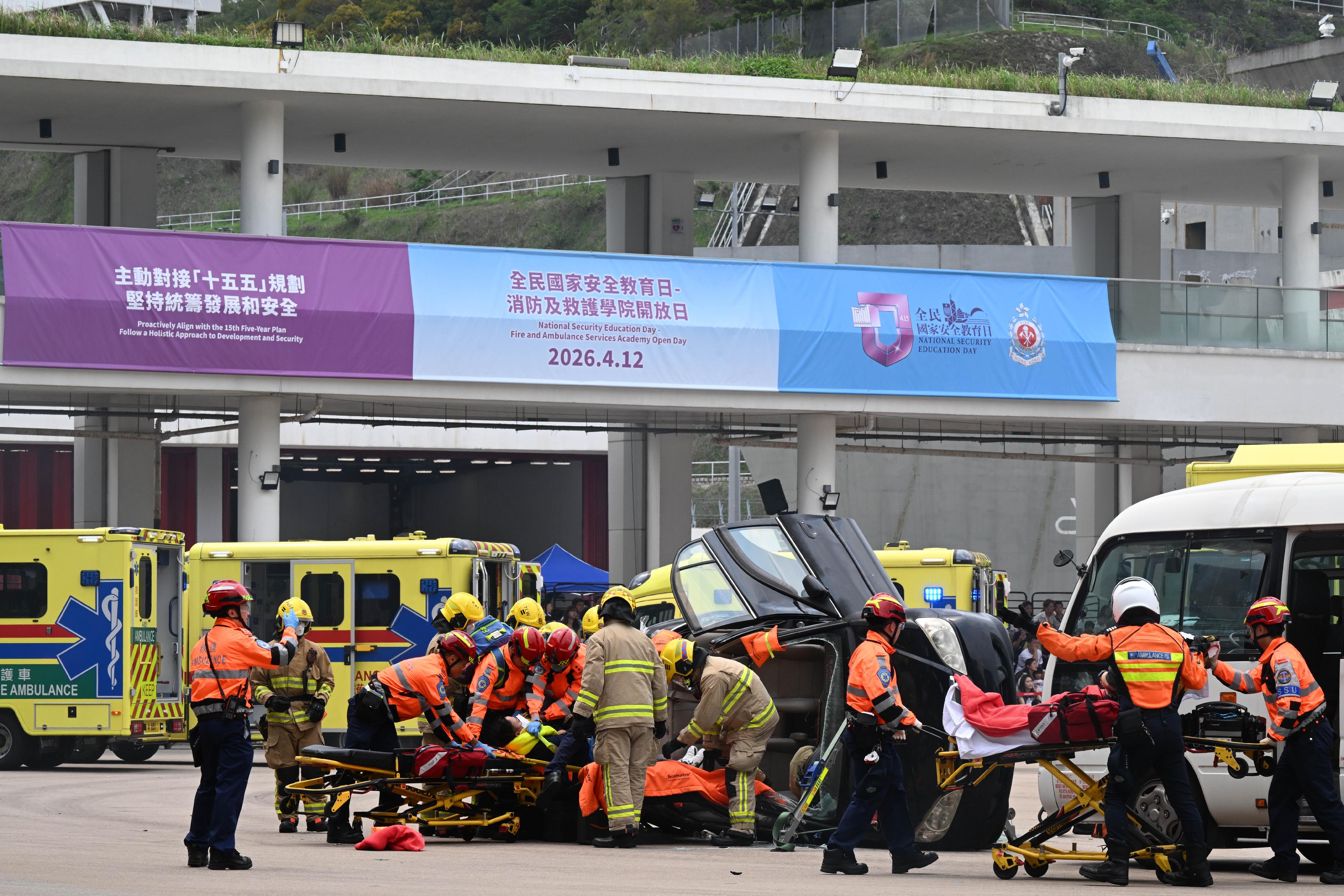 In response to and in support of the 11th National Security Education Day, the Fire Services Department (FSD) held an open day at the Fire and Ambulance Services Academy in Tseung Kwan O today (April 12). Photo shows FSD personnel performing a joint rescue demonstration.