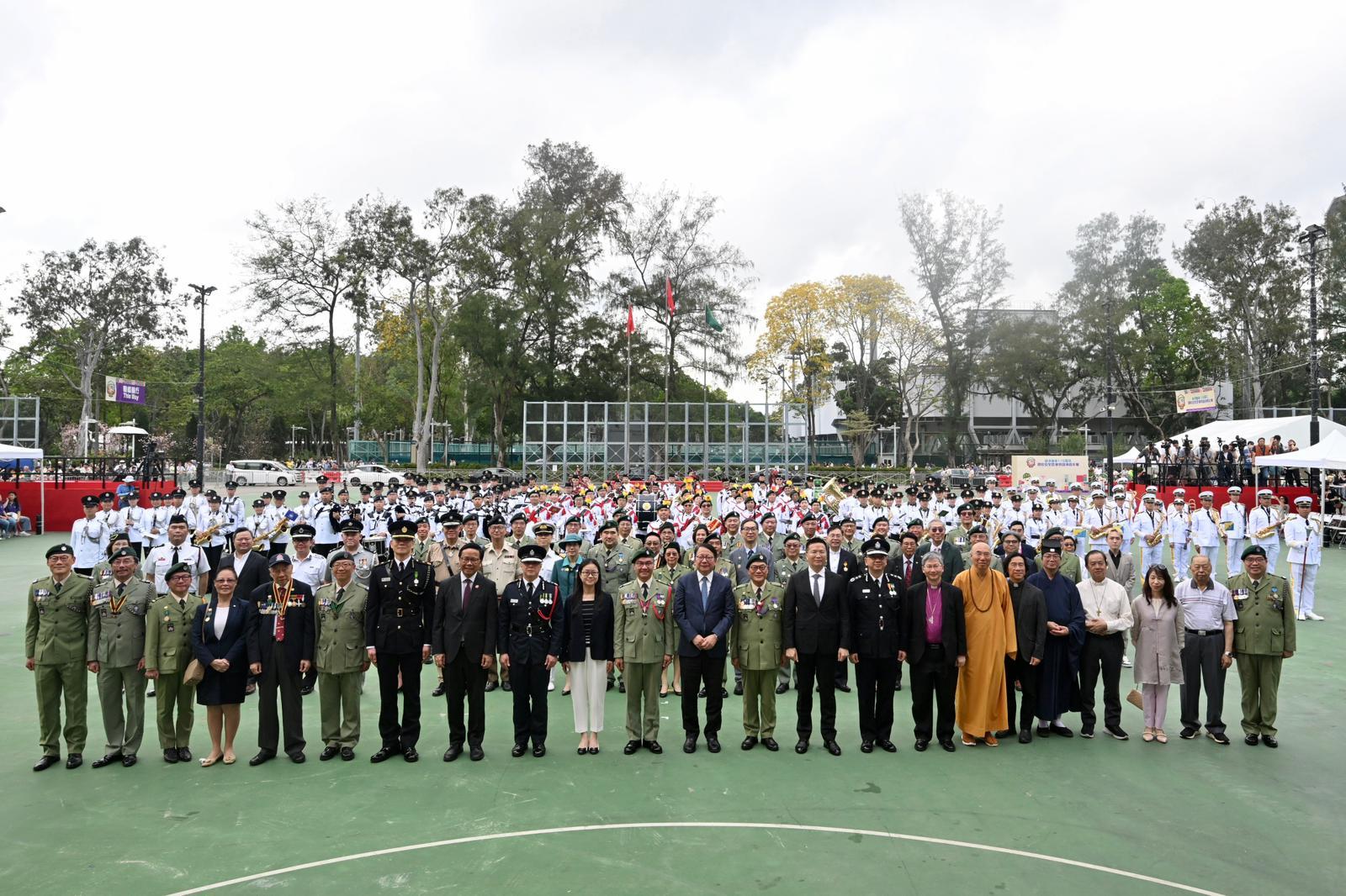 政務司司長陳國基今日（四月十二日）出席香港童軍115周年國家安全暨軍樂匯演嘉年華典禮儀式。圖示陳國基（第一排左十二）、中央人民政府駐香港特別行政區聯絡辦公室青年工作部副部長萬寧（第一排左十）、中央人民政府駐香港特別行政區維護國家安全公署聯絡局副局長謝志祥（第一排右十）、香港童軍總會香港總監黎偉生博士（第一排左十一）和其他嘉賓合照。