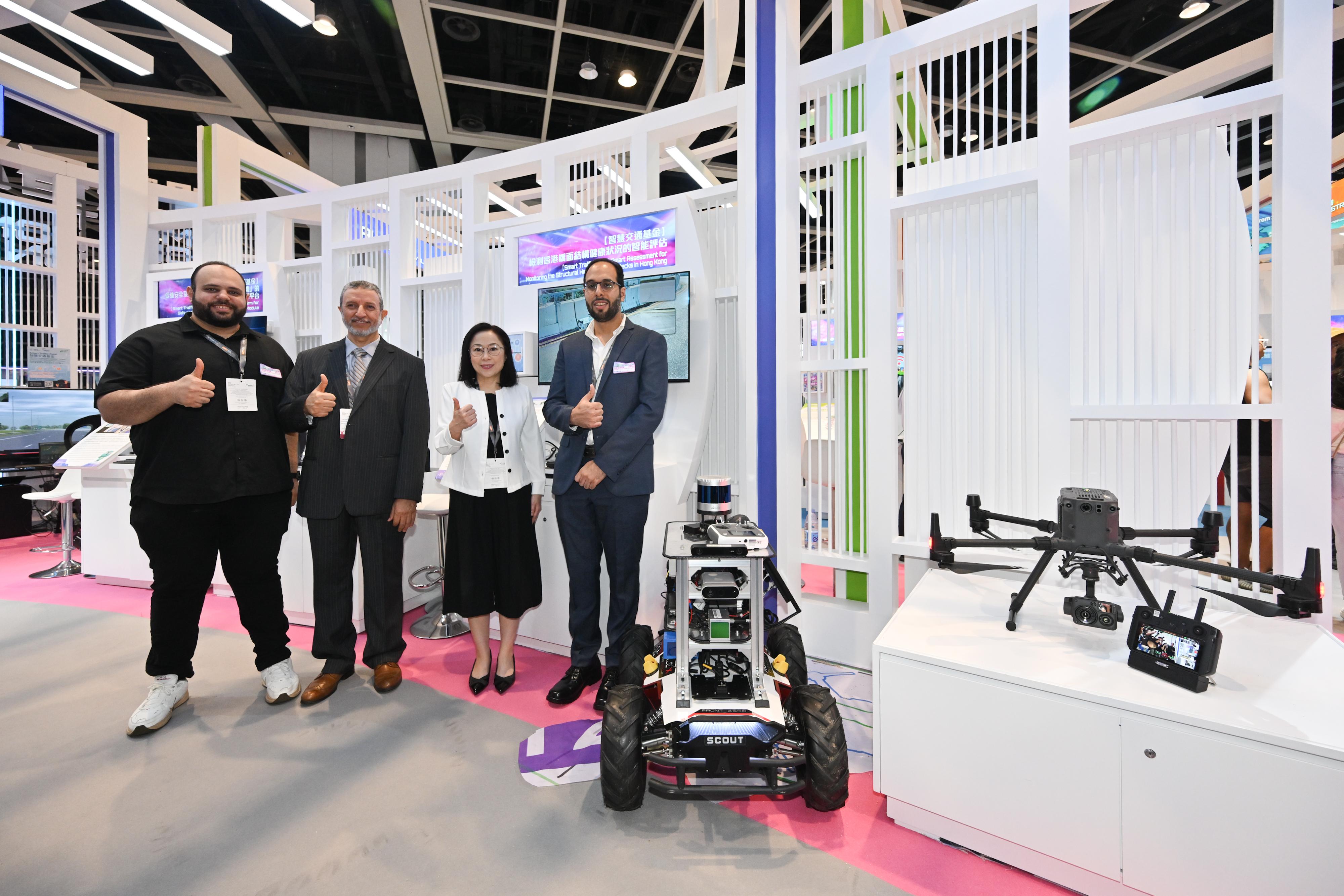 The Commissioner for Transport, Miss Winnie Tse, today (April 13) visited the InnoEX to learn more about the Smart Traffic Fund projects showcased at the Smart Hong Kong Pavilion, and experience the integration of digital technology and artificial intelligence into traffic and transport solutions. Photo shows Miss Tse (second right) and a project team which developed multi-tier concrete inspection methods to detect surface and subsurface structural defects in bridge decks, enhancing the efficiency of the structural maintenance of bridges.