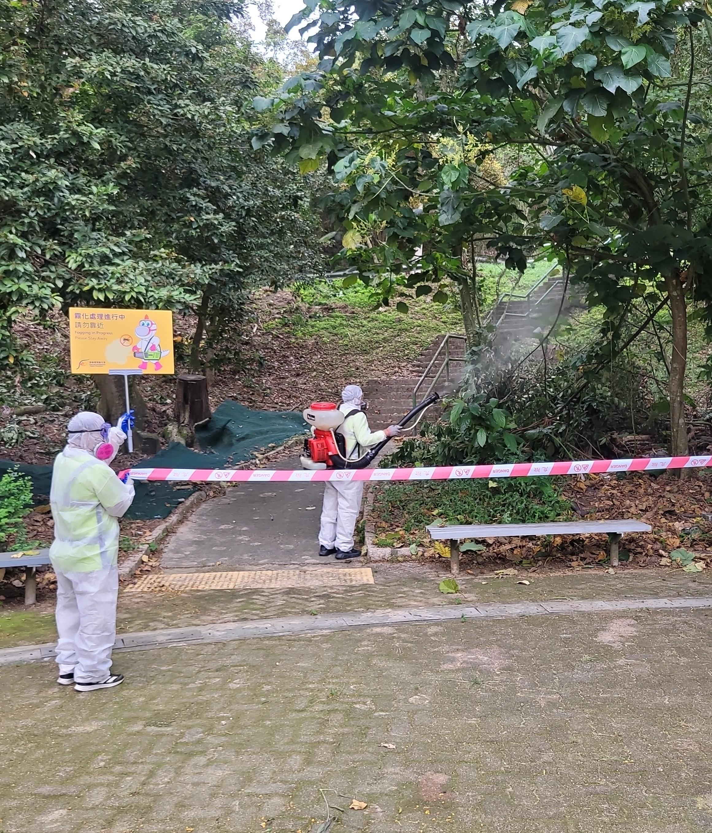 The Food and Environmental Hygiene Department (FEHD) today (April 13) released the first batch of gravidtrap indexes and density indexes for Aedes albopictus in April, covering 13 survey areas. Photo shows staff members of the FEHD's contractor conducting fogging operations to eradicate adult mosquitoes in Sai Kung Town, Sai Kung District.
