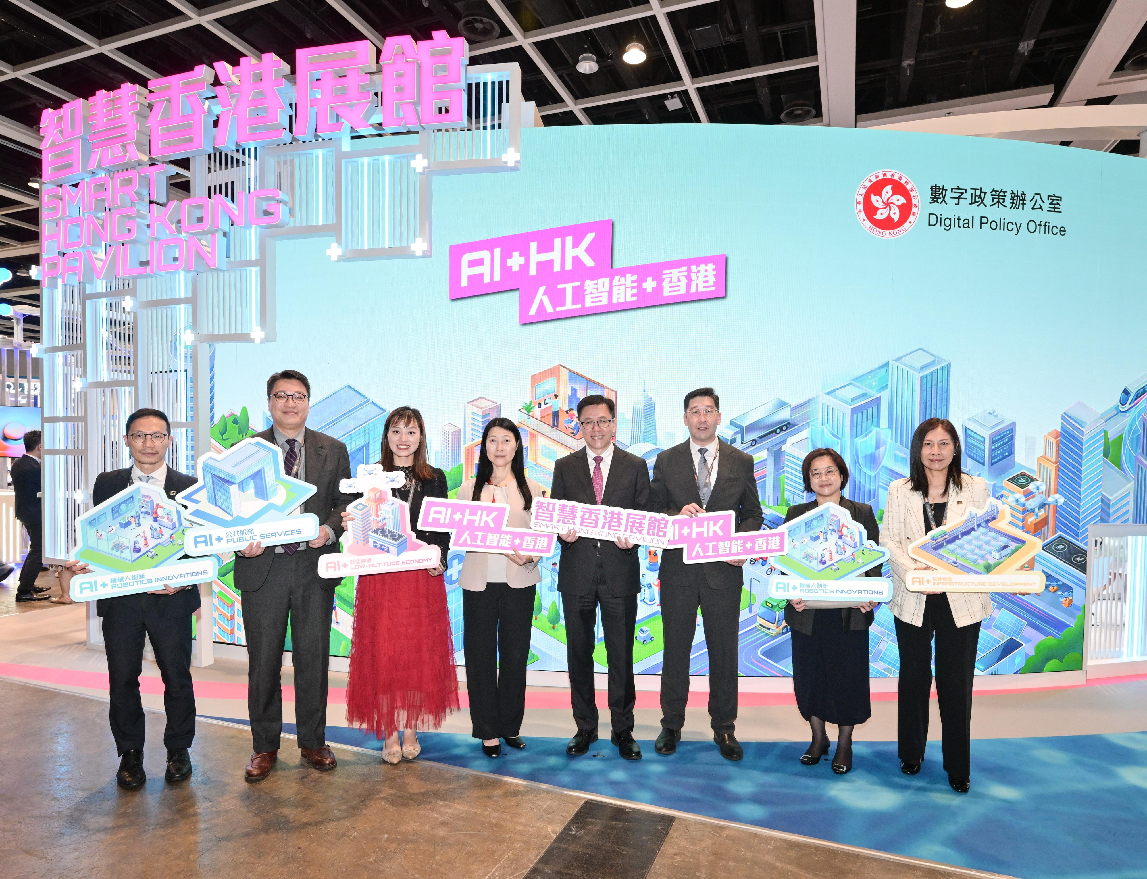 The Innovation, Technology and Industry Bureau and the Hong Kong Trade Development Council are organising the fourth edition of the InnoEX at the Hong Kong Convention and Exhibition Centre for four consecutive days starting yesterday (April 13). Photo shows the Secretary for Innovation, Technology and Industry, Professor Sun Dong (fourth right), the Under Secretary for Innovation, Technology and Industry, Ms Lillian Cheong (third left); the Acting Commissioner for Digital Policy, Mr Daniel Cheung (third right); the Acting Deputy Commissioner (Digital Infrastructure), Ms Cari Wu (fourth left), and other guests today (April 14) visiting the Smart Hong Kong Pavilion set up by the Digital Policy Office.