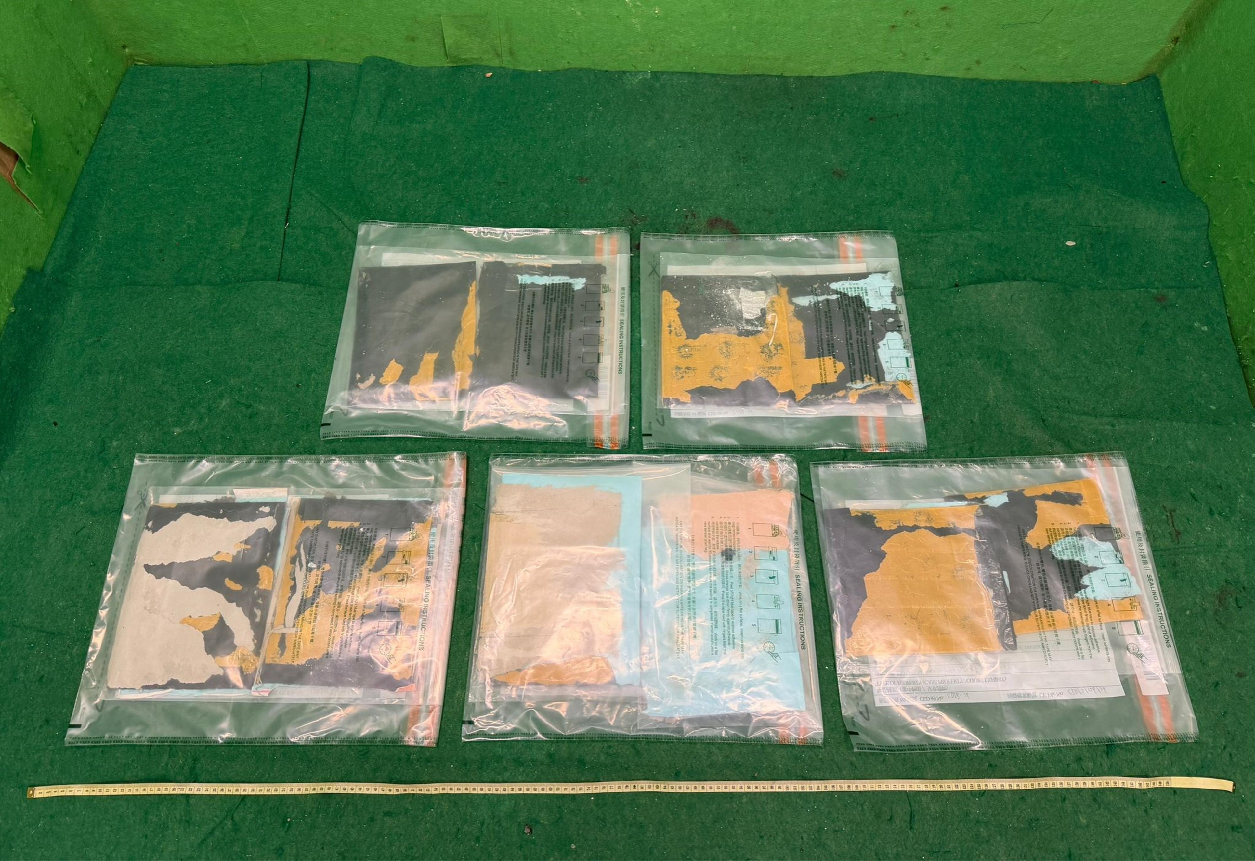 Hong Kong Customs detected a drug trafficking case involving an incoming passenger at Hong Kong International Airport yesterday (April 13) and seized about 3 kilograms of suspected cocaine with an estimated market value of about $2.7 million. Photo shows the suspected cocaine seized in the case.