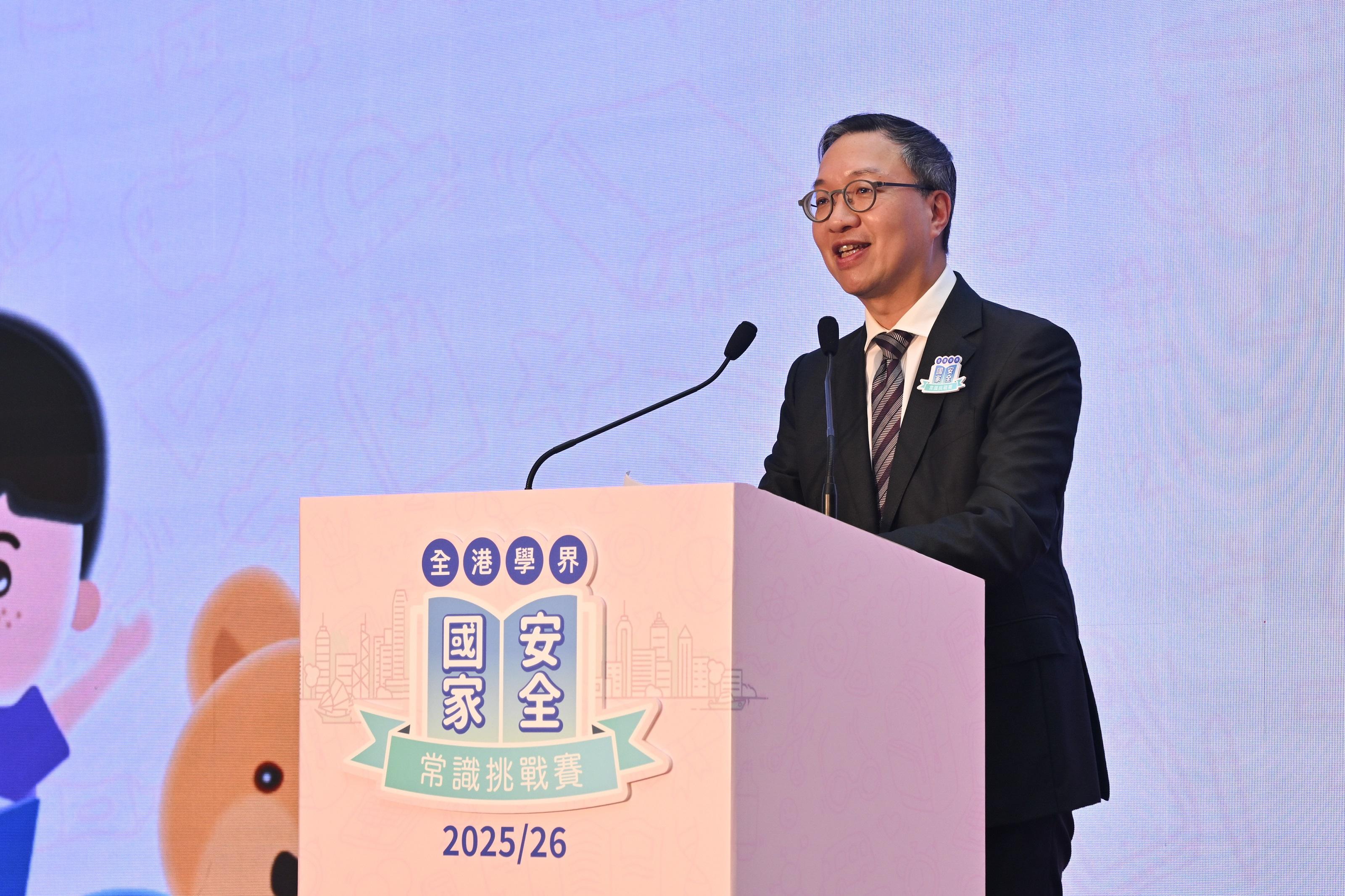 律政司與保安局、教育局和香港善德基金會合辦的全港學界國家安全常識挑戰賽今日（四月十五日）舉行總決賽及頒獎典禮。圖示律政司司長林定國資深大律師在典禮致辭。