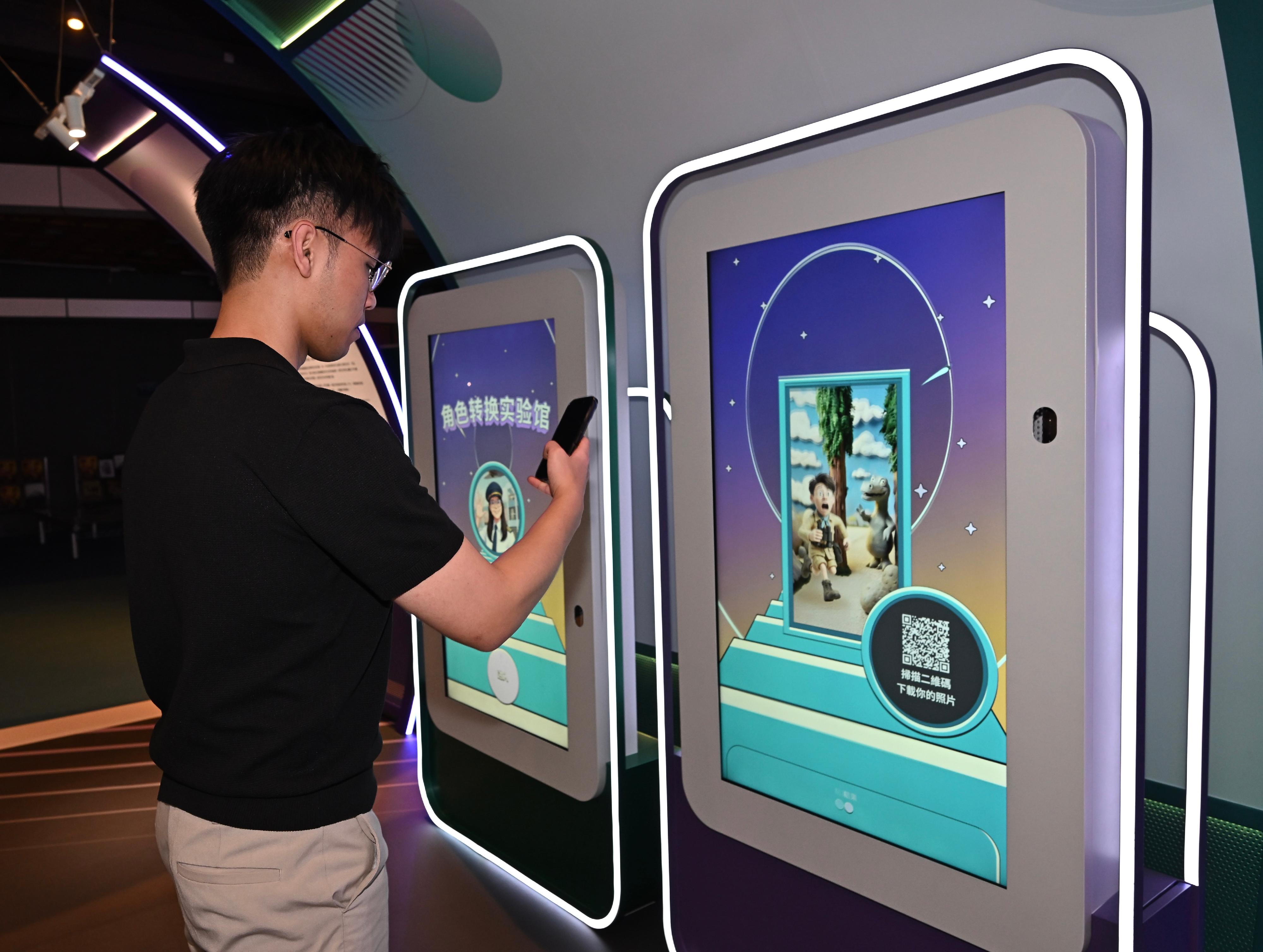 With the theme "Enjoy Science&middot;Infinite Fun", the "Hong Kong Science Museum 35th Anniversary Exhibition" traces the museum's development milestones since its establishment in 1991, showcasing classic exhibitions and activities over the years. Photo shows the AI interactive photo booth. Visitors can transform into a scientist, palaeontologist, or pilot through AI.
