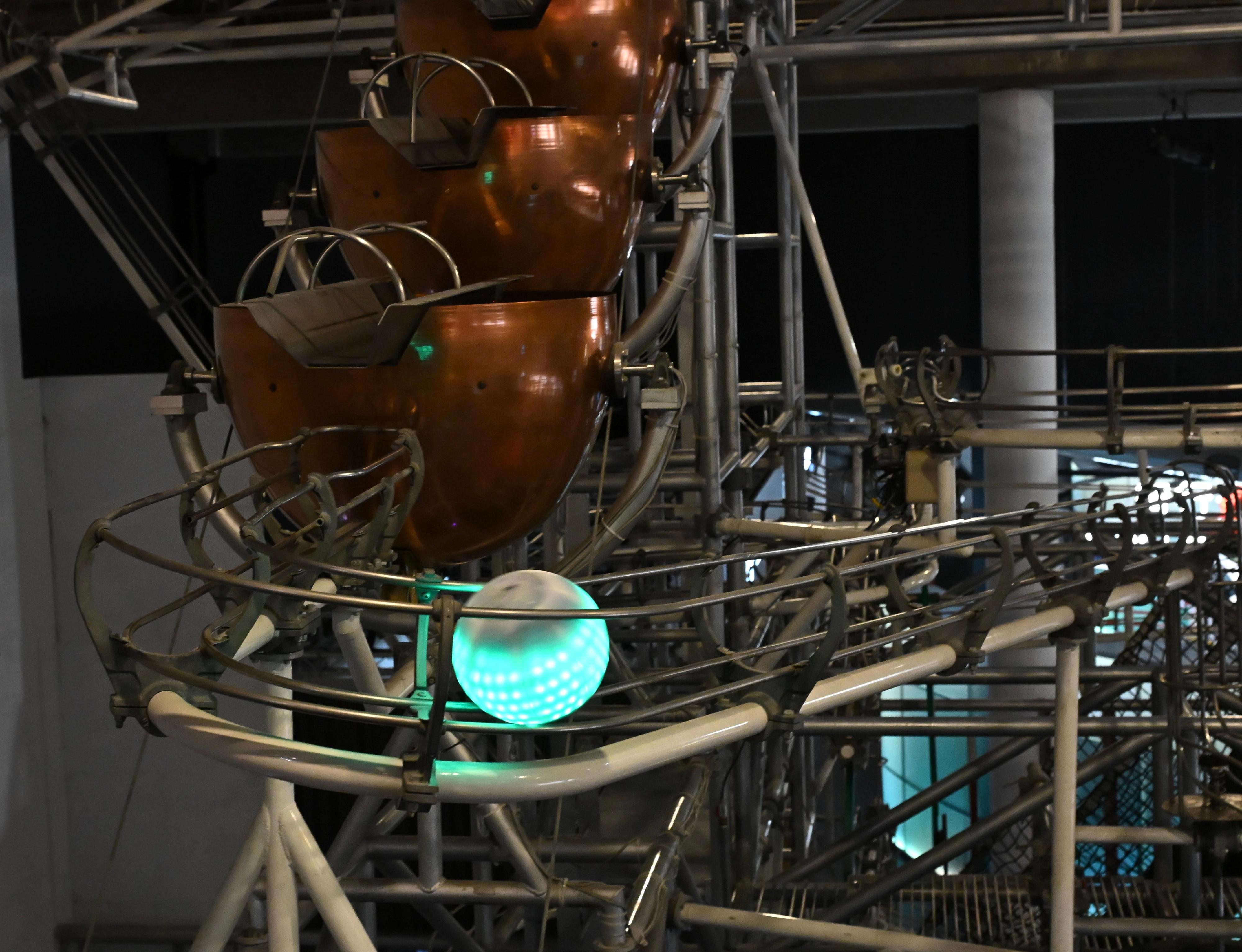 The Hong Kong Science Museum (HKScM) will present a time-limited "Energy x Light" journey for the "Energy Machine" from April 17 to 29. The HKScM partnered with the School of Innovation of The University of Hong Kong to create luminous orbs in orange, blue, green, and purple. These orbs will roll and race along a 1.6-kilometre-long track, spanning four floors of the exhibition halls of the museum and standing 22 metres in height. The four luminous orbs are inspired by the four fundamental particles, namely quarks, leptons, gauge bosons and Higgs bosons, symbolising the interplay of matter and energy.