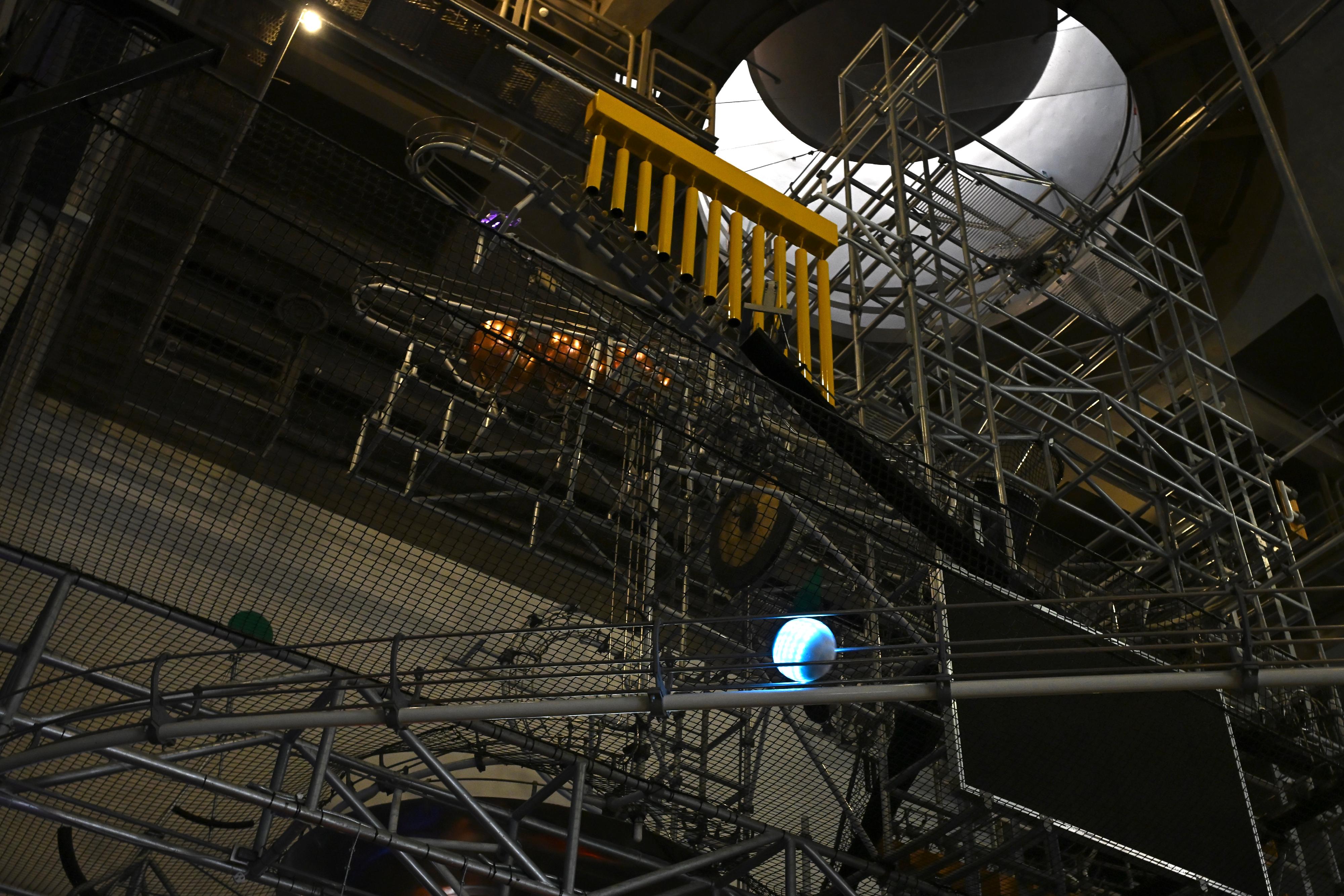 The Hong Kong Science Museum (HKScM) will present a time-limited "Energy x Light" journey for the "Energy Machine" from April 17 to 29. The HKScM partnered with the School of Innovation of The University of Hong Kong to create luminous orbs in orange, blue, green, and purple. These orbs will roll and race along a 1.6-kilometre-long track, spanning four floors of the exhibition halls of the museum and standing 22 metres in height. The four luminous orbs are inspired by the four fundamental particles, namely quarks, leptons, gauge bosons and Higgs bosons, symbolising the interplay of matter and energy.