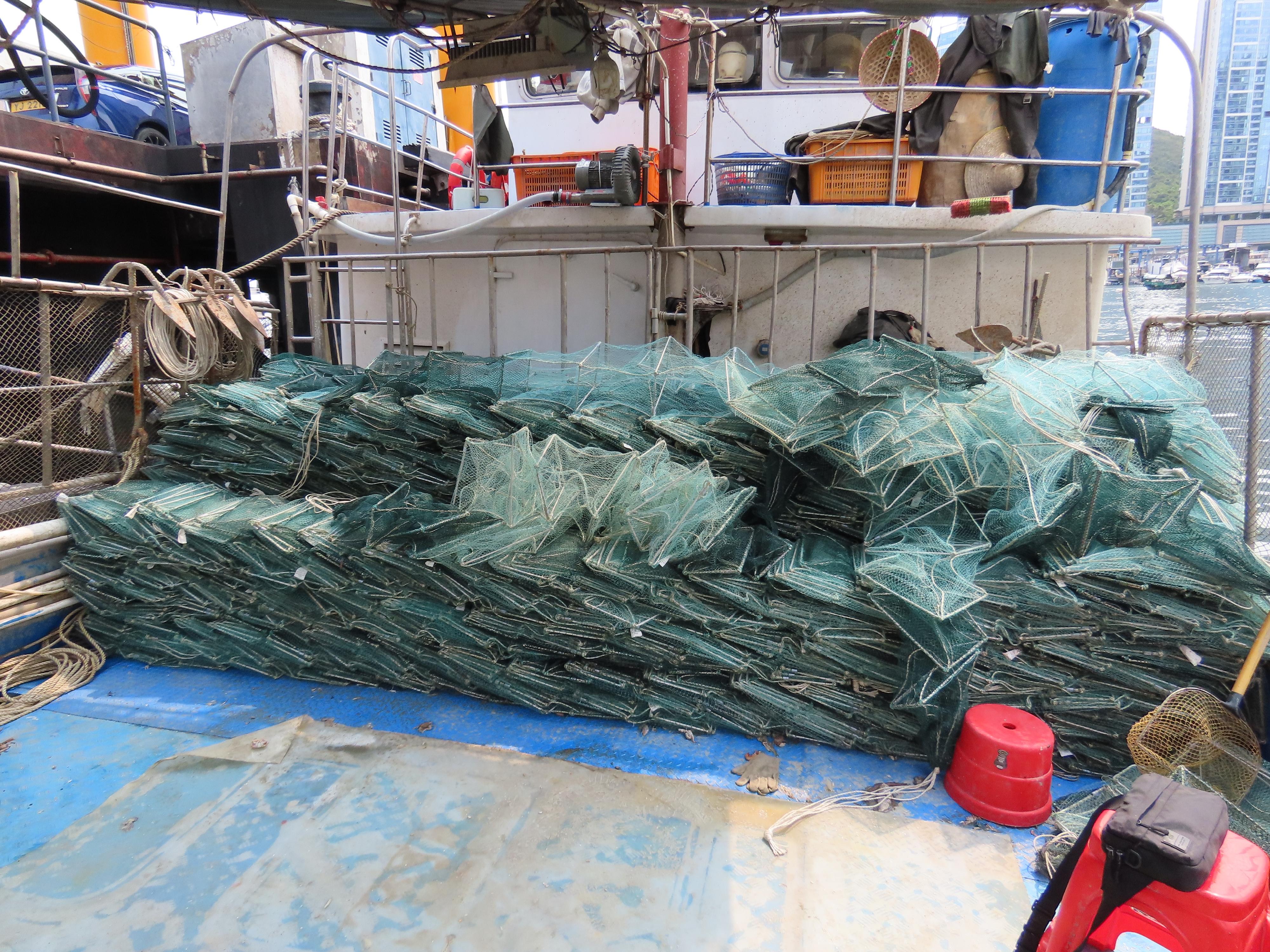 The Agriculture, Fisheries and Conservation Department today (April 16) laid charges against a local coxswain and four Mainland fishermen deckhands suspected of engaging in fishing using snake cages on a local vessel in waters off Lamma Island. Photo shows some of the snake cages seized.