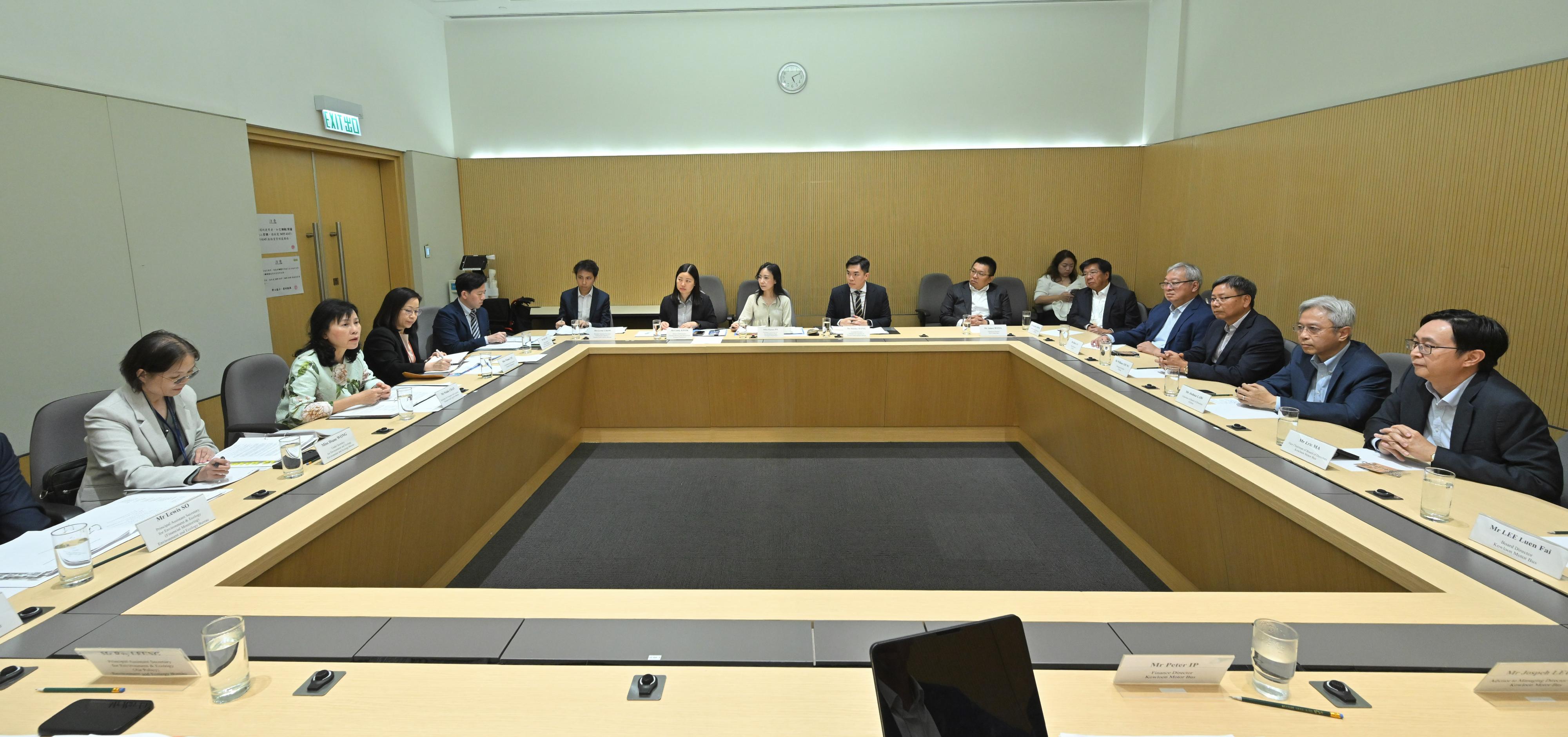 跨部門監察燃油供應專責組轄下公共交通服務特別申請工作組今日（四月十六日）召開首次會議。
