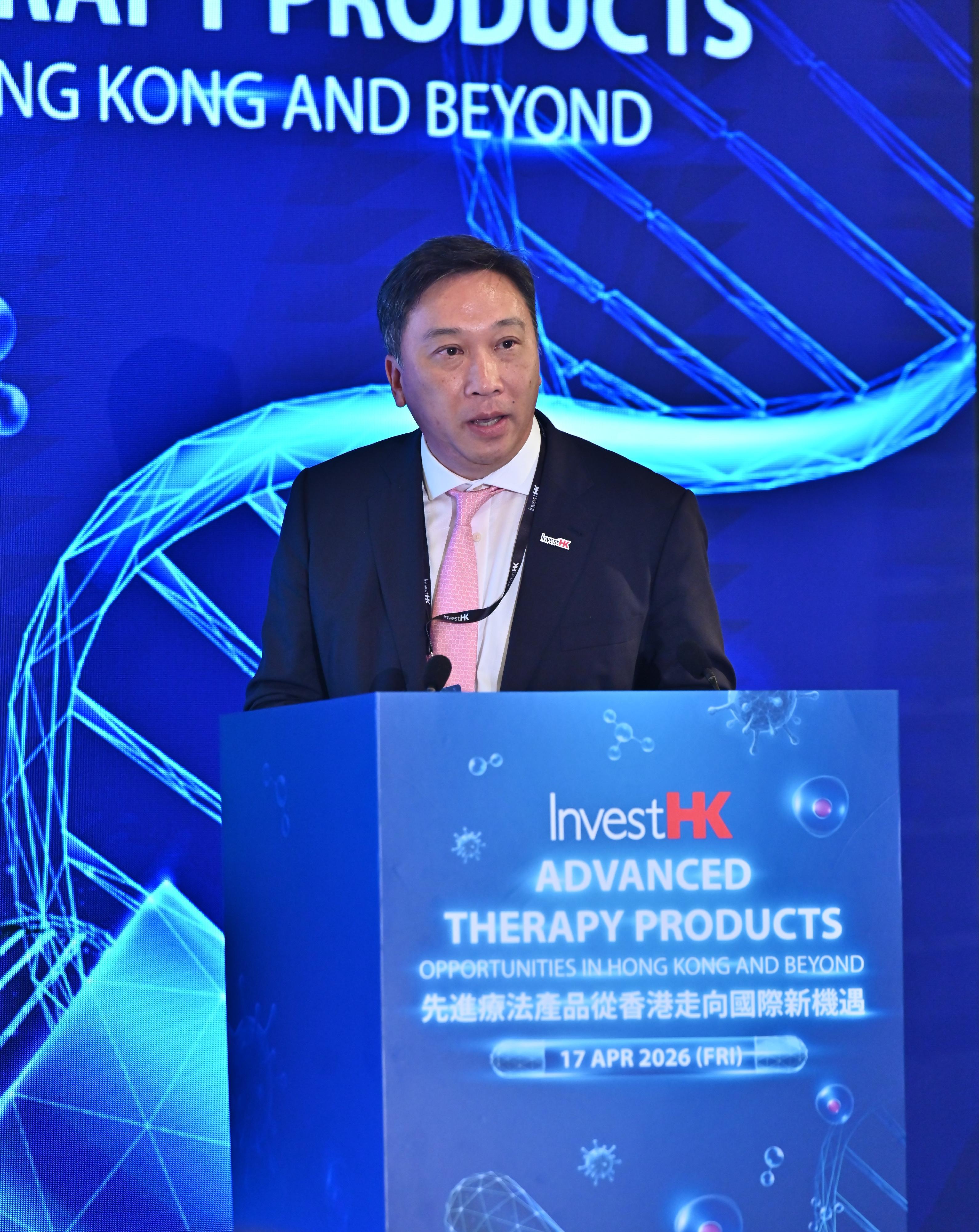 Invest Hong Kong (InvestHK) today (April 17) hosted the "Advanced Therapy Products Opportunities in Hong Kong and Beyond" forum, gathering over 170 leading scientists, industry leaders, and regulatory authorities from around the world. Photo shows the Head of Innovation & Technology and Life & Health Sciences of InvestHK, Mr Andy Wong, delivering the closing remarks at the forum.