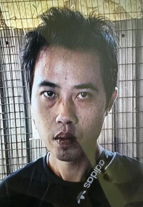 四十一歲男子楊博熙身高約一點六五米，體重約六十公斤，瘦身材，尖面型，黃皮膚及蓄短黑髮。他最後露面時身穿黃色短袖衫、黑色長褲及白色波鞋。