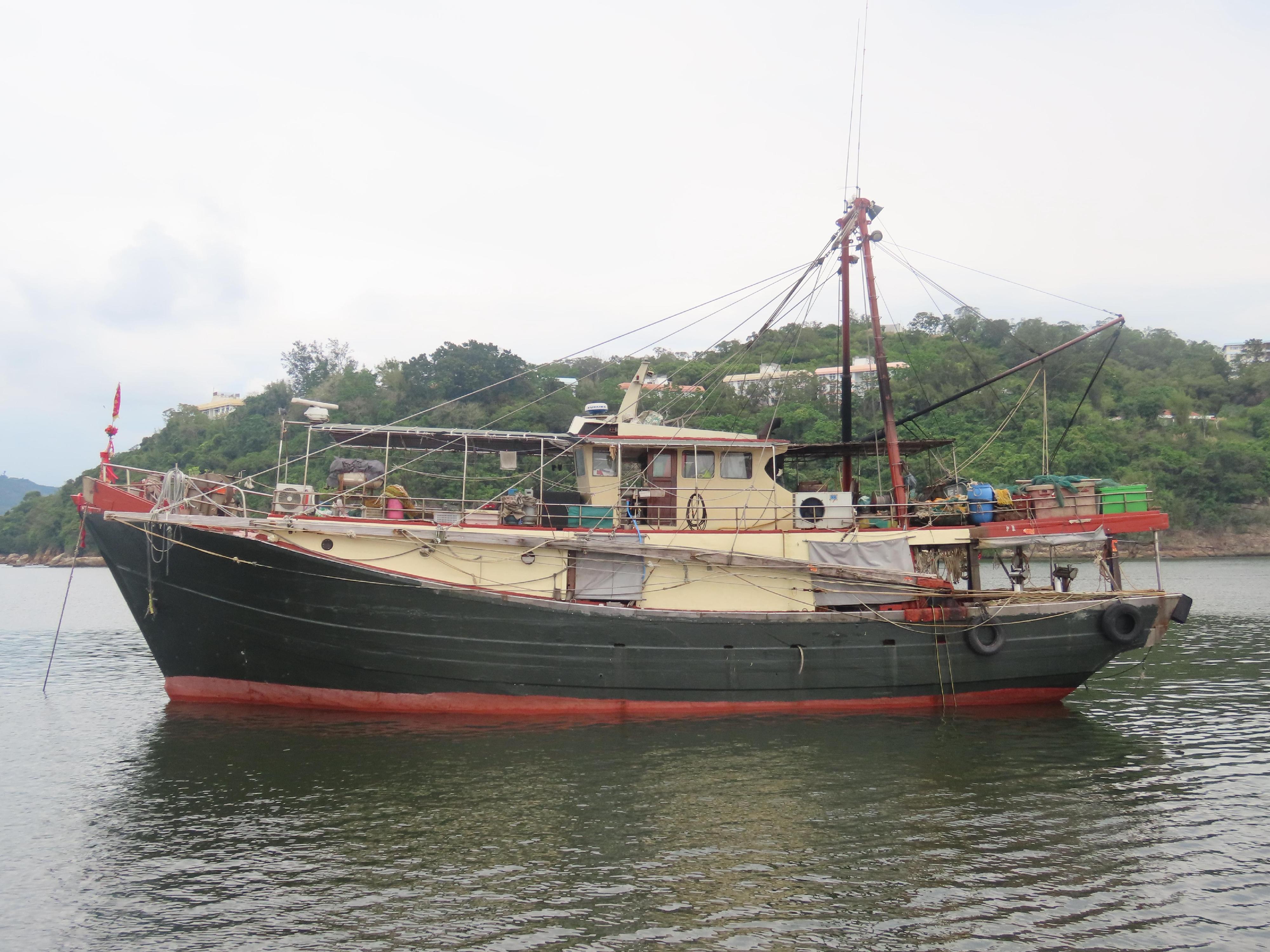 The Agriculture, Fisheries and Conservation Department is investigating two local persons and four Mainland fishermen deckhands for suspected illegal trawling in the waters off Shek Kwu Chau. Photo shows the local vessel concerned.