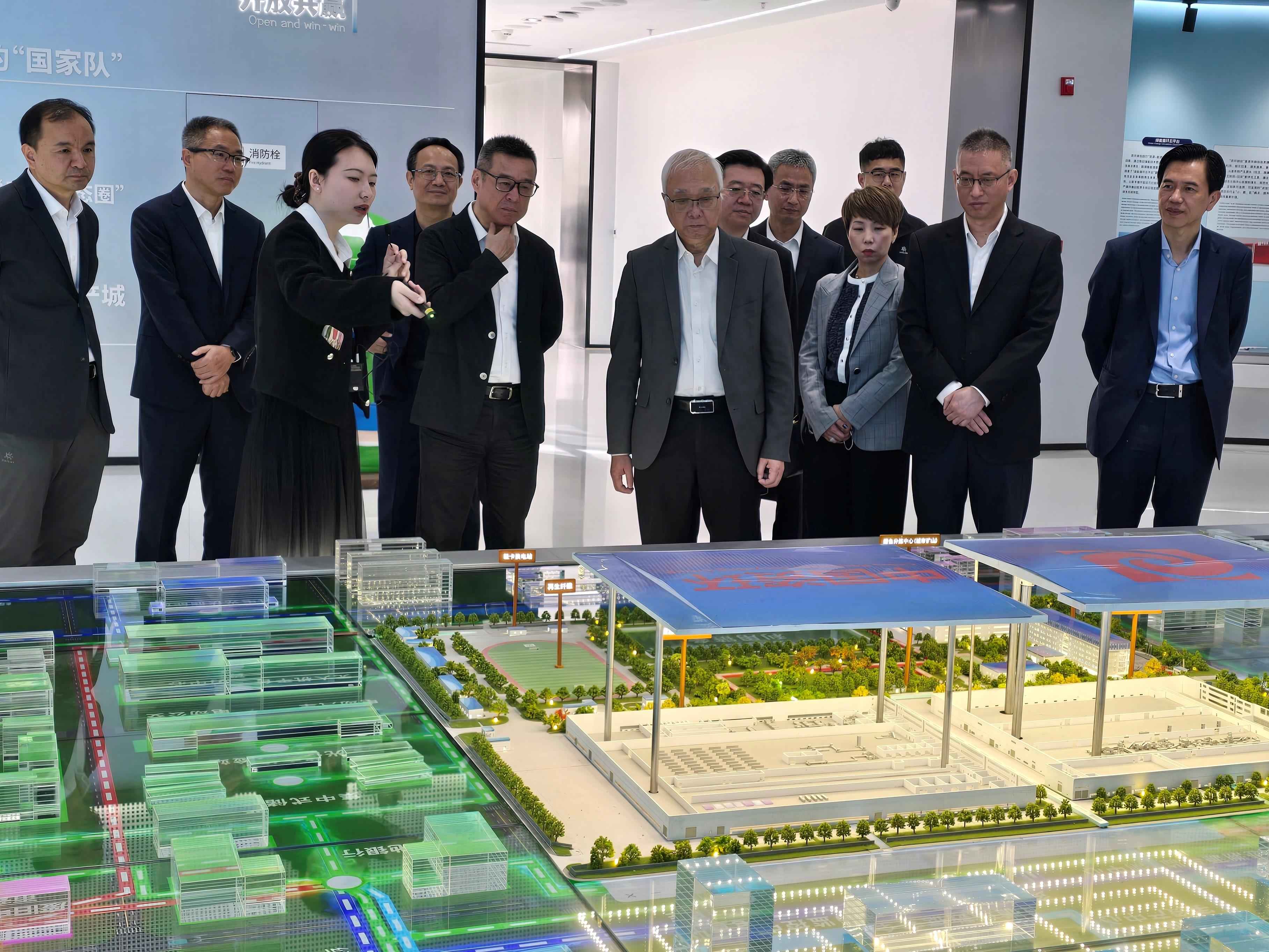 The Secretary for Environment and Ecology, Mr Tse Chin-wan, conducted a duty visit in Tianjin today (April 17). Photo shows Mr Tse (sixth left) being briefed by a representative of the green low-carbon circular economy demonstration base under the China Resources Recycling Group at the Tianjin Port Free Trade Zone on the layout of the base.