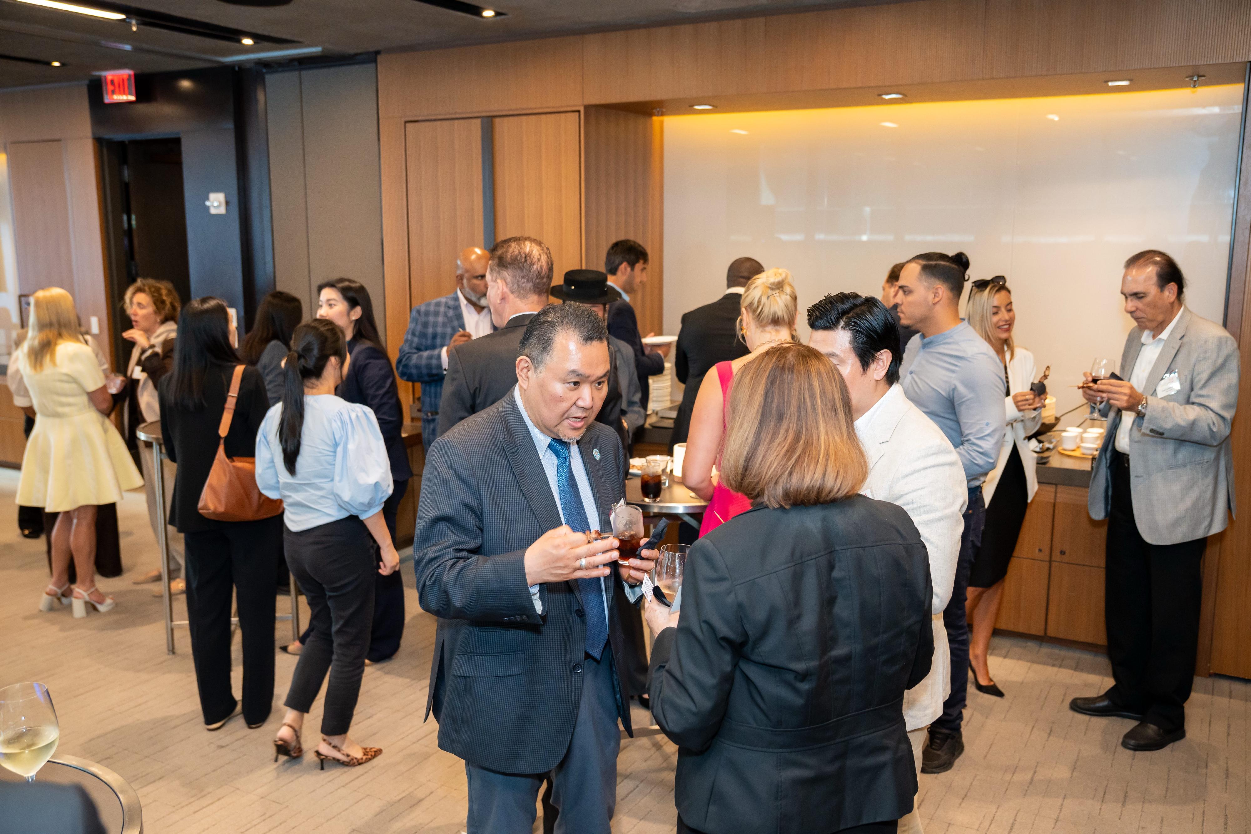 The Hong Kong Economic and Trade Office, New York hosted a business forum in Miami, Florida on April 16 (Miami time), bringing together close to 70 participants from the business and investment communities to explore financial opportunities in Hong Kong.