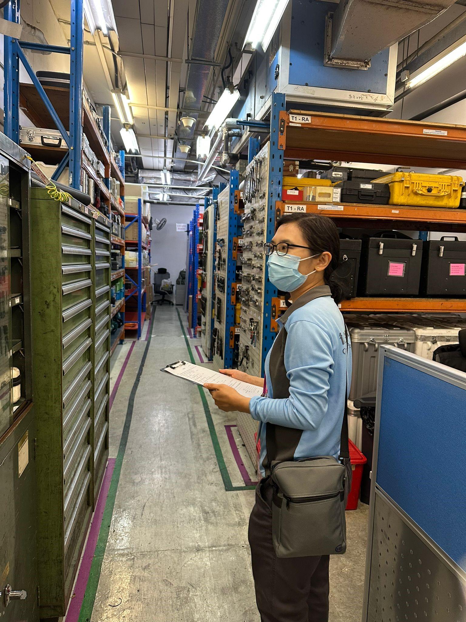 The Centre for Health Protection (CHP) of the Department of Health today (April 18) is investigating a local measles case epidemiological linked to earlier measles case. Photo shows a CHP staff inspecting the environment at the patient&rsquo;s workplace at the airport.
