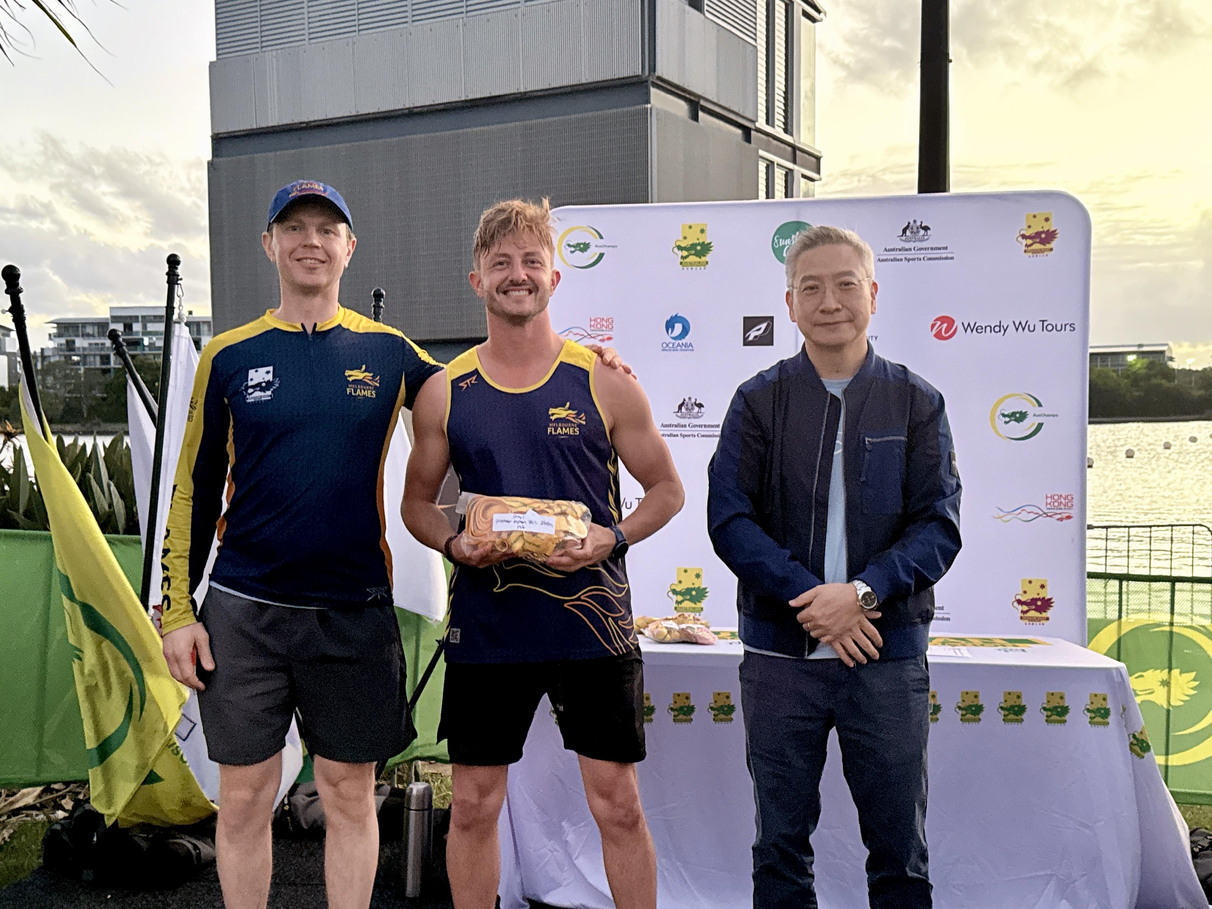 The Hong Kong Economic and Trade Office, Sydney (Sydney ETO) is supporting the Australian Dragon Boat Championships being held in the Sunshine Coast, Queensland, Australia, from April 18 to 23 to promote Hong Kong's dynamic sports culture and longstanding dragon boat racing tradition. Photo shows the Director of the Sydney ETO, Mr Ricky Chong (first right), presenting medals to the winning team of the "HKETO Premier Open Standard" yesterday (April 18).