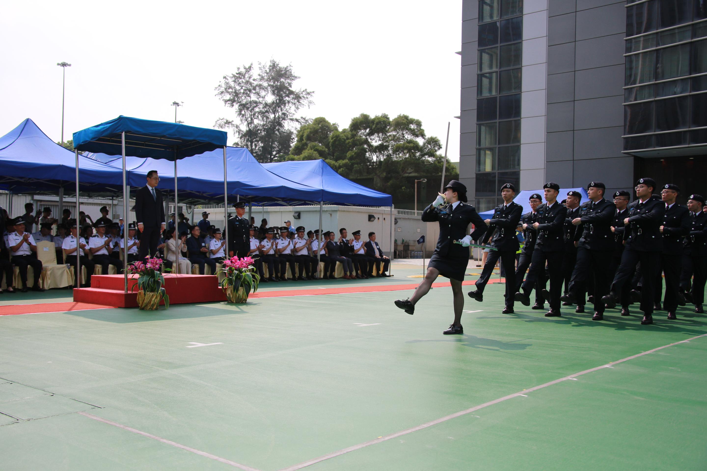The Civil Aid Service held the Passing-out Parade for the 92nd Recruits and 14th Tactical Force Secondment Scheme at its headquarters today (April 19). Photo shows the graduates marching with energy and high morale.
