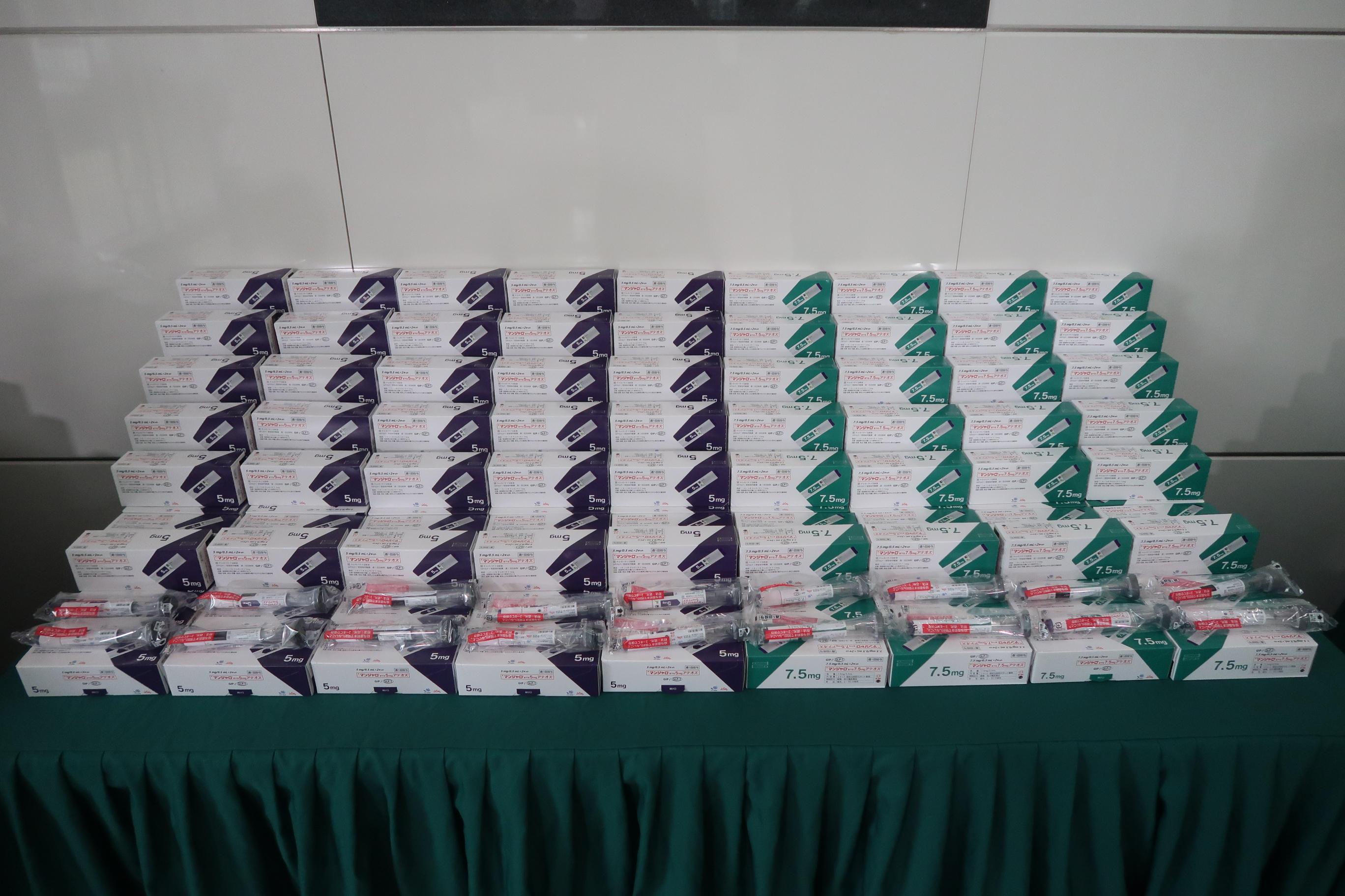 In view of the increasing demand of injections and medicines from society recently, Hong Kong Customs has strengthened enforcement against the smuggling of controlled injection substances and medicines. As a result, two related cases, with suspected controlled injection substances and pharmaceutical products worth over $39 million, were detected. Three persons were arrested. Photo shows some of the suspected controlled injection substances seized.