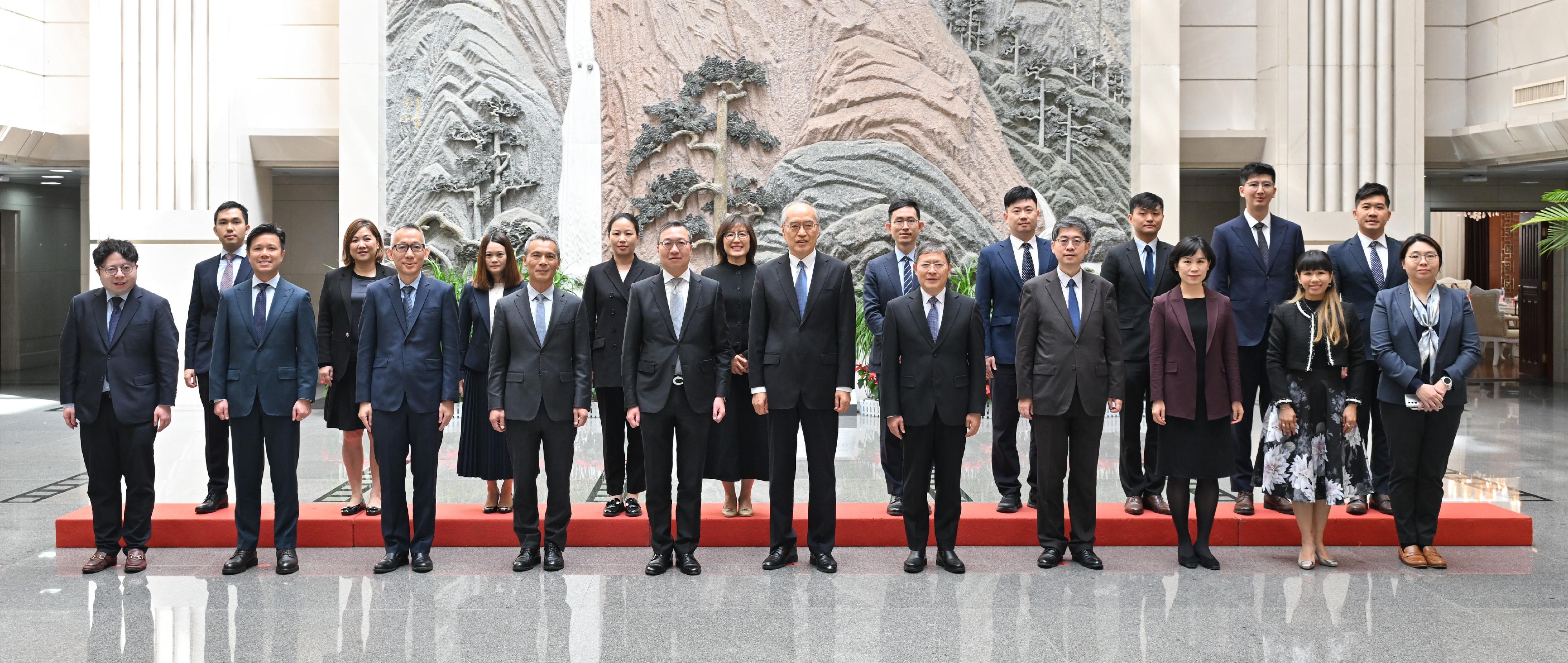 The Secretary for Justice, Mr Paul Lam, SC, visited the Supreme People's Court and met with the President of the Supreme People's Court, Mr Zhang Jun on April 20. Photo shows Mr Lam (front row, fifth left); Mr Zhang (front row, centre); Vice-president of the Supreme People's Court Mr Mao Zhonghua (front row, fifth right); the Law Officer (International Law), Dr James Ding (front row, fourth right); the Solicitor General, Mr Llewellyn Mui (front row, third left); and the Law Officer (Civil Law), Mr Clifford Tavares (front row, second left) and other participants before meeting.