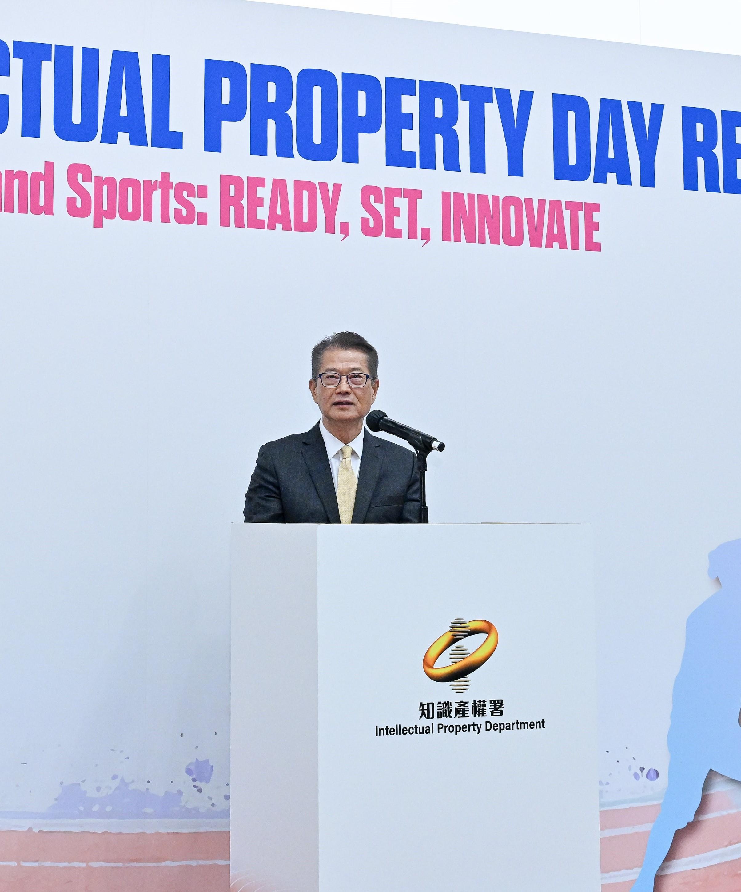 The Intellectual Property Department today (April 21) hosted a reception to celebrate the World Intellectual Property Day 2026. Photo shows the Financial Secretary, Mr Paul Chan, speaking at the reception.

