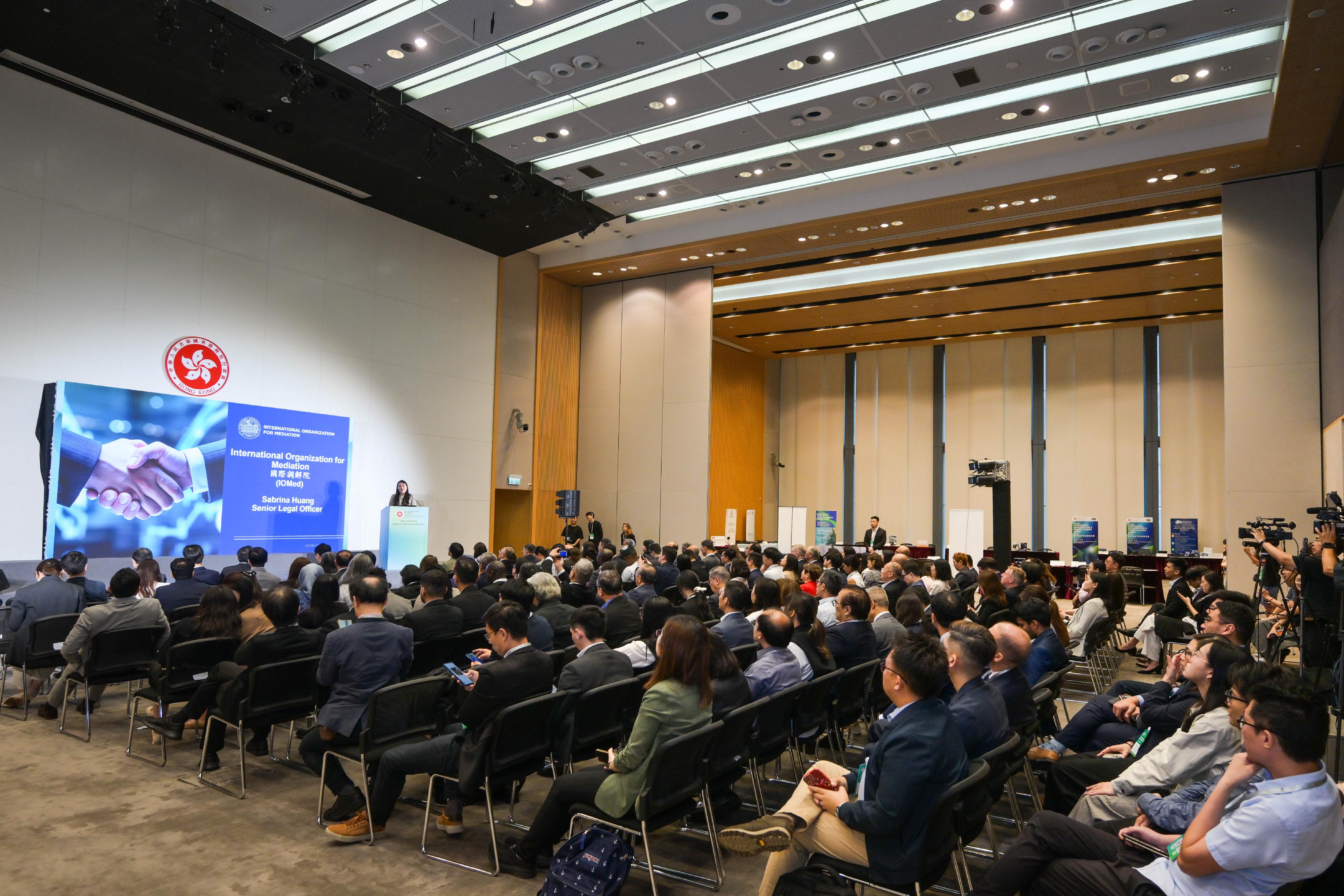 The Seminar on Belt and Road Capacity Building Platforms was held today (April 22). Representatives from different organisations in Hong Kong introduced their work on capacity building etc.

