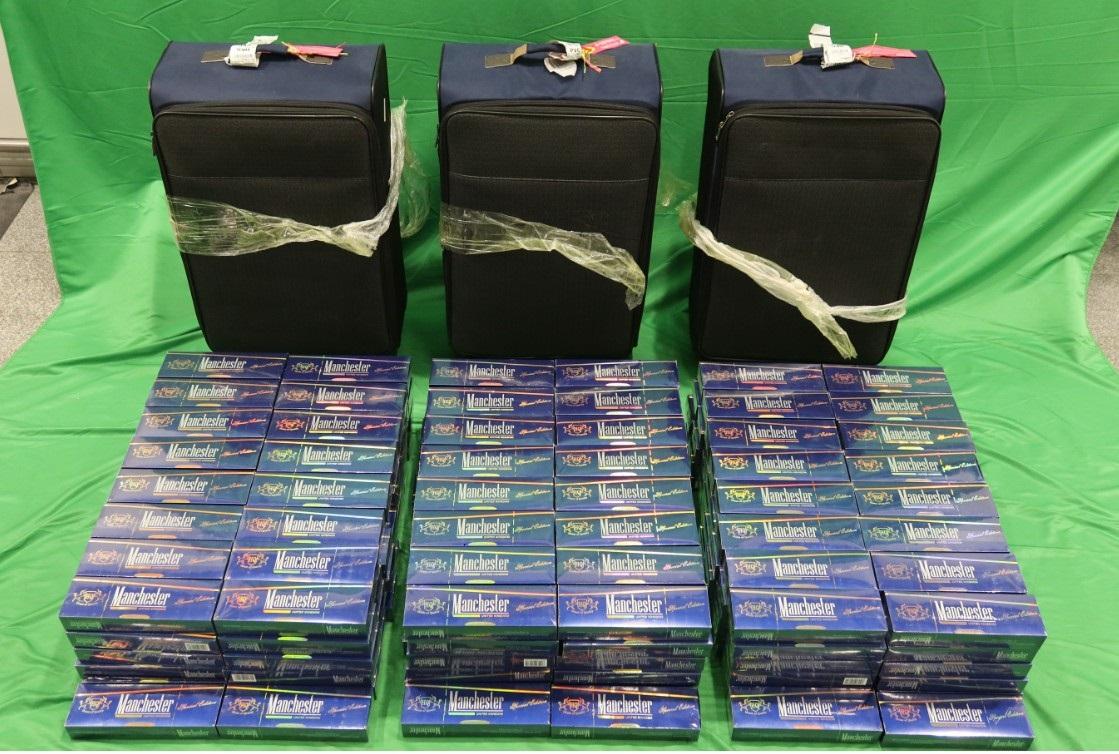 An incoming passenger was sentenced to four months' imprisonment by the West Kowloon Magistrates' Courts today (April 22) for possessing duty-not-paid cigarettes and failing to declare them to Customs officers, in contravention of the Dutiable Commodities Ordinance. Photo shows the duty-not-paid cigarettes seized.

