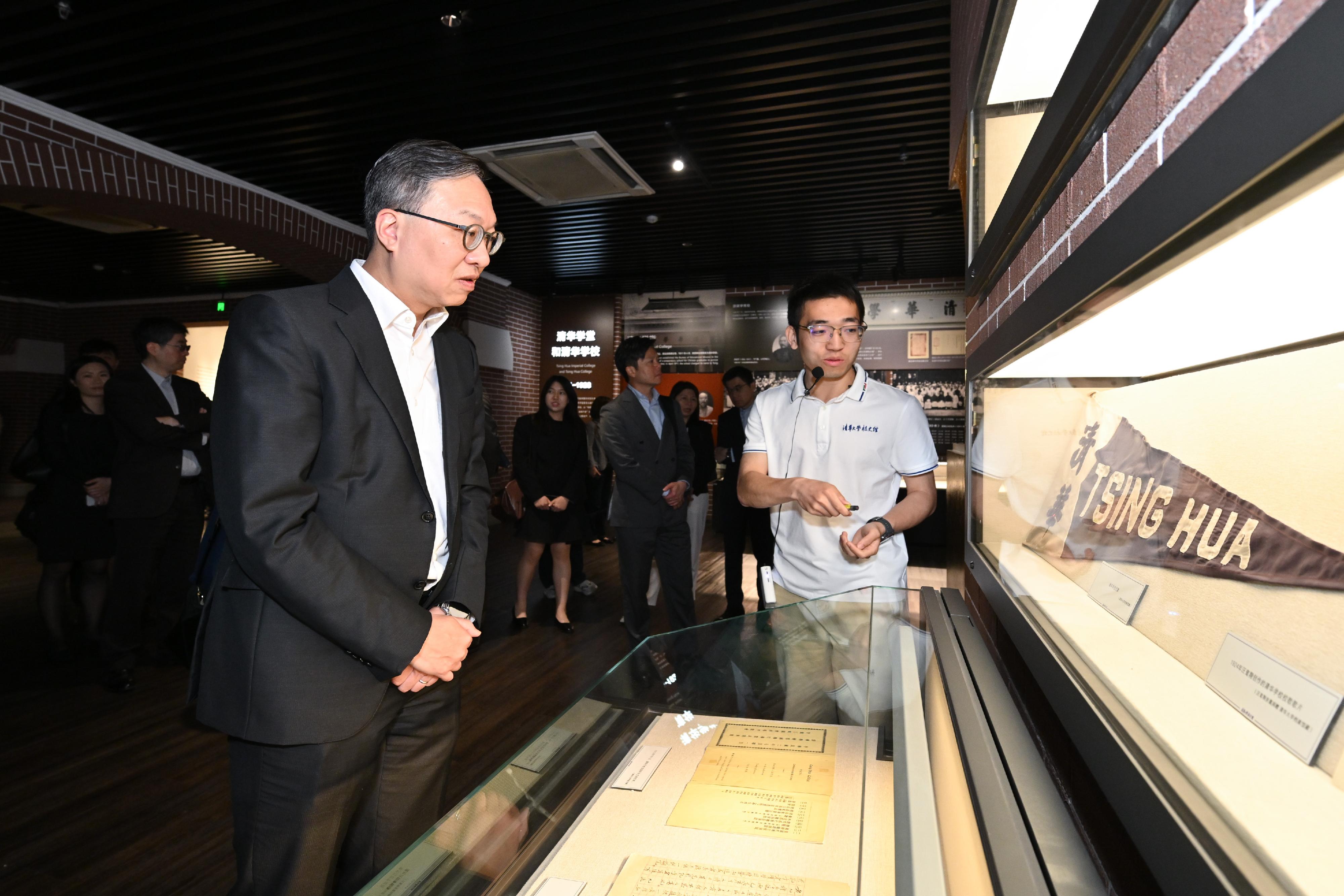 The Secretary for Justice, Mr Paul Lam, SC, continued his visit to Beijing. Photo shows Mr Lam (left) visiting the Tsinghua University History Museum on April 23.
