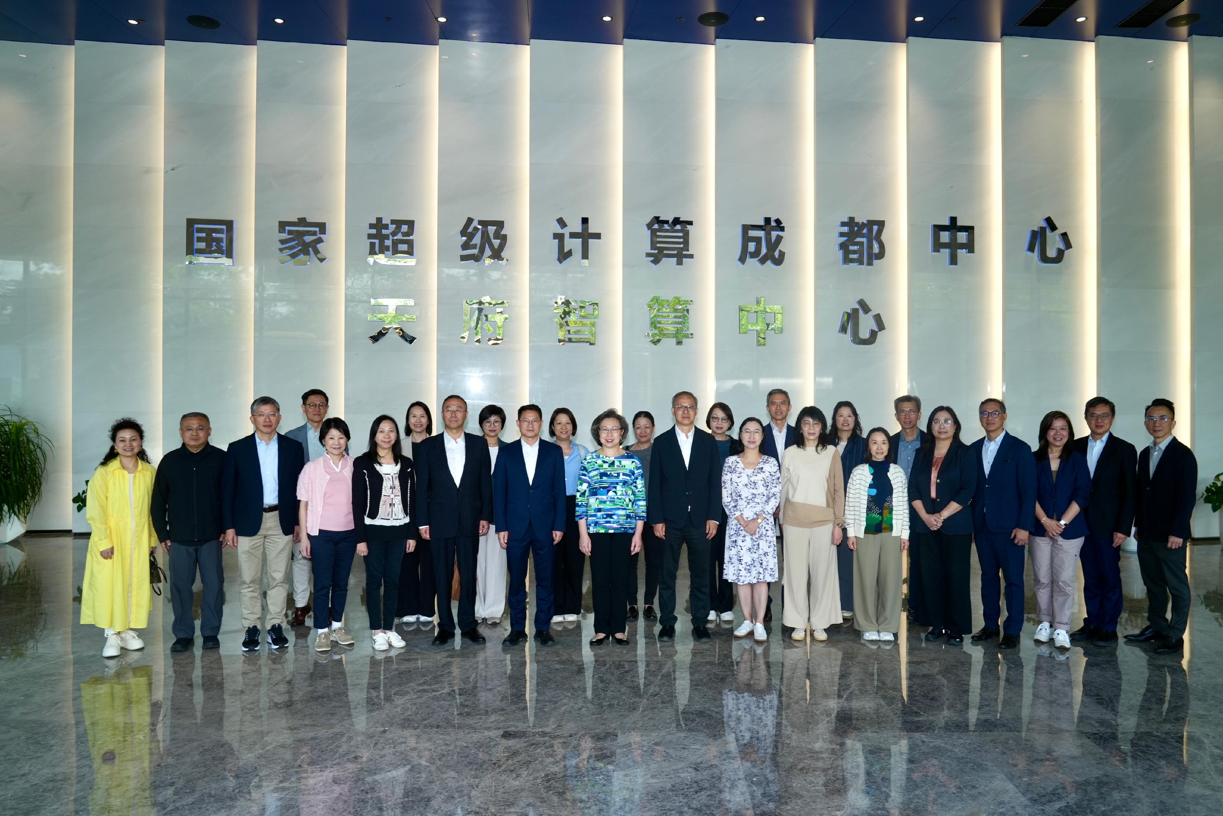 A delegation of Permanent Secretaries and Heads of Departments of the Hong Kong Special Administrative Region Government on a national affairs study led by the Secretary for the Civil Service, Mrs Ingrid Yeung, visited the National Supercomputing Center in Chengdu this morning (April 23). Photo shows Mrs Ingrid Yeung (front row, eighth left); the Director of Bureau II of the Hong Kong and Macao Work Office of the Communist Party of China Central Committee and the Hong Kong and Macao Affairs Office of the State Council, Mr Chen Jiguang (front row, ninth left); and the Deputy Director of the Hong Kong and Macao Affairs Office of the People's Government of Sichuan Province, Mr Li Hui (front row, seventh left).