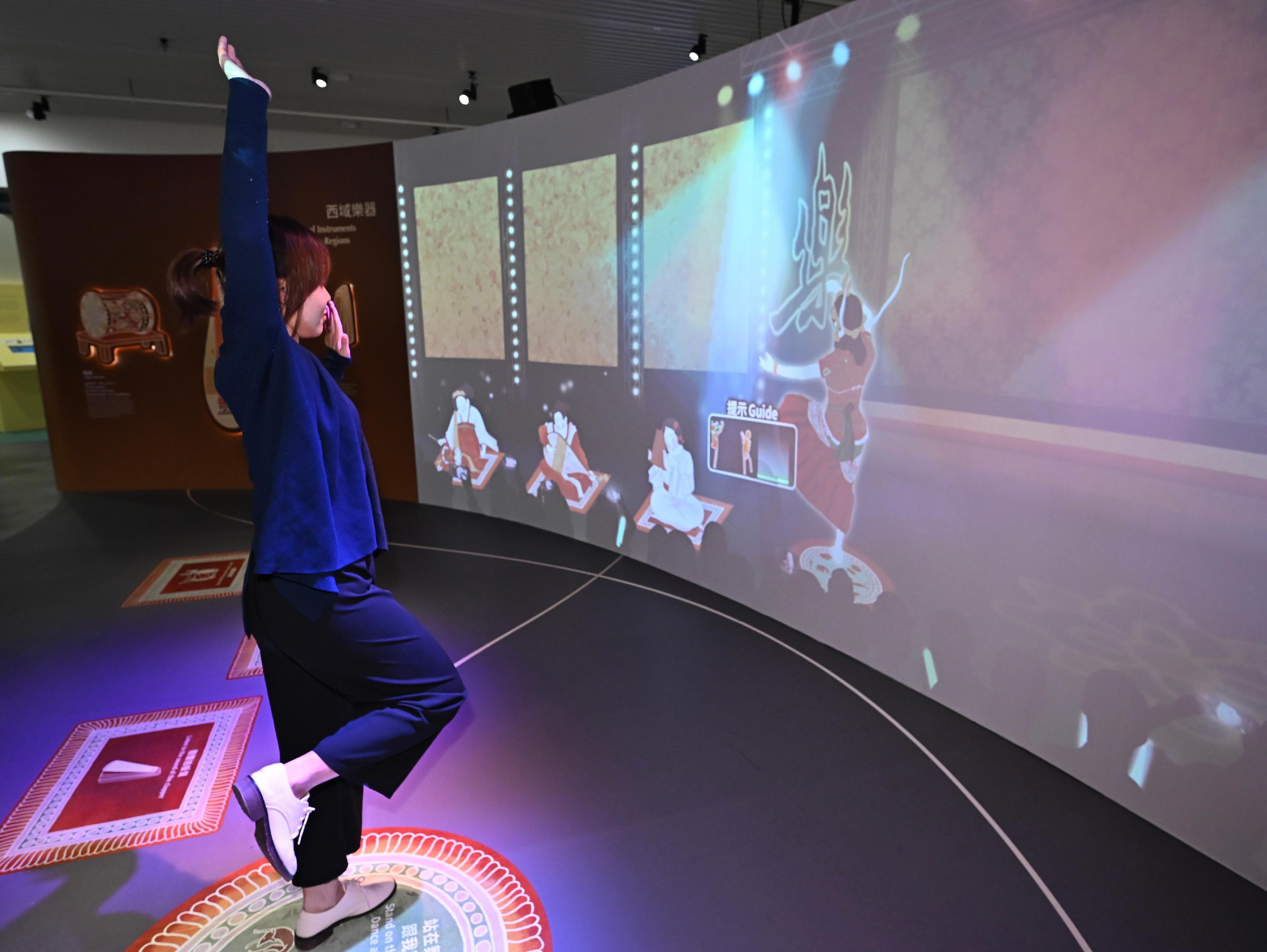The Hong Kong Museum of History's "The Hong Kong Jockey Club Series: Prosperity and Magnificence - Civilisation of the Sui and Tang Dynasties in Shaanxi Province" exhibition will be open to the public from tomorrow (April 25). Photo shows the interactive zone where visitors can step onto the immersive interactive stage of  "A Flourishing Era of Music and Dance" and sway to the music performed by a band from the Tang dynasty.

