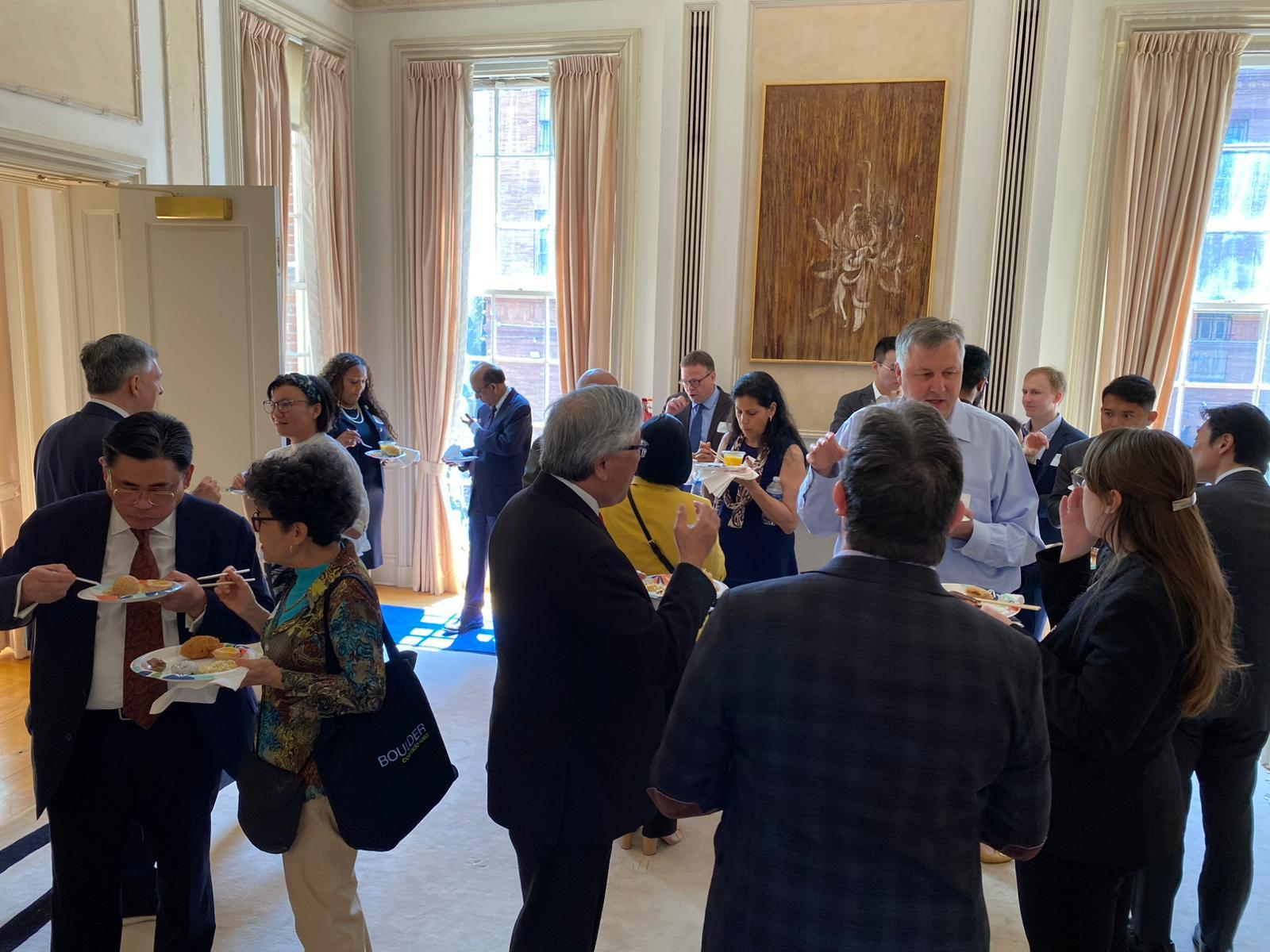 香港駐華盛頓經濟貿易辦事處於四月二十四日（華盛頓時間）舉辦簡介會，介紹香港生命健康科學界別的發展機遇。出席活動人士包括華盛頓專業團體Washington Intergovernmental Professional Group成員及當地各界人士，當中包括生命及健康科學專業人士、美國聯邦及地方政府代表、智庫、商界及其他私營機構代表。