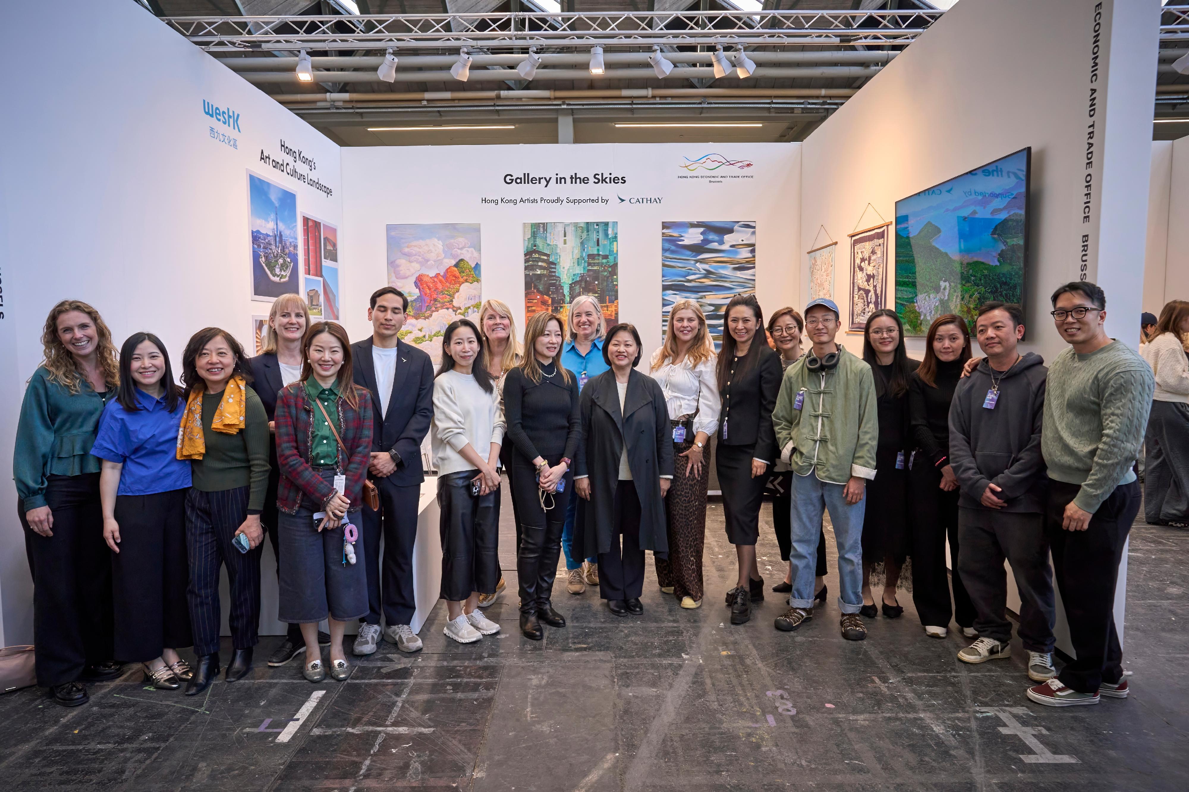 The Hong Kong Economic and Trade Office in Brussels organised a Hong Kong art pavilion at the KunstRAI Art Fair 2026 held in Amsterdam, the Netherlands, from April 22 to 26 (Amsterdam time). Photo shows the Special Representative for Hong Kong Economic and Trade Affairs to the European Union, Ms Shirley Yung (11th left), with representatives from the organisers, Hong Kong galleries and other guests in front of the "Hong Kong Art and Design" exhibition area.development.