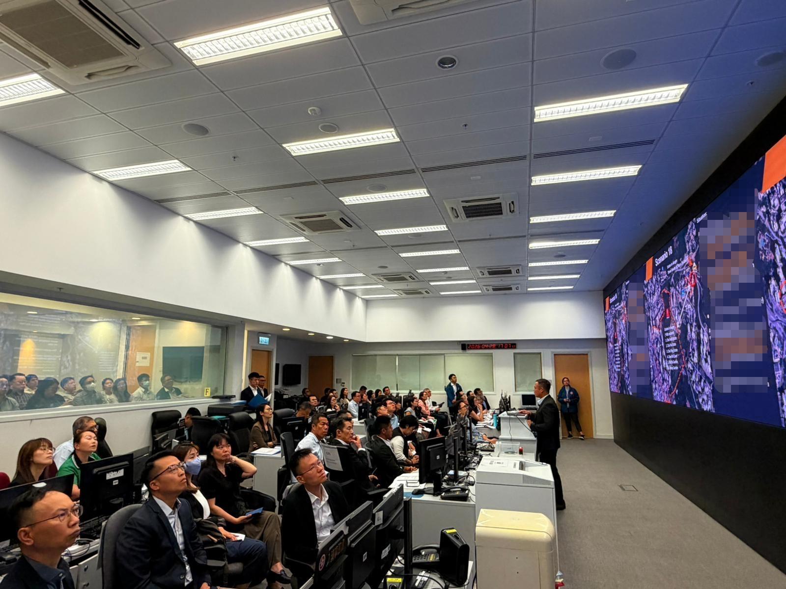 The Security Bureau held an interdepartmental pre-typhoon tabletop exercise today (April 28) at the Emergency Monitoring and Support Centre in the Central Government Offices to enhance the emergency response and collaboration of bureaux, departments and other parties concerned in handling possible emergency situations if Hong Kong is struck by a super typhoon and/or heavy rainstorm.