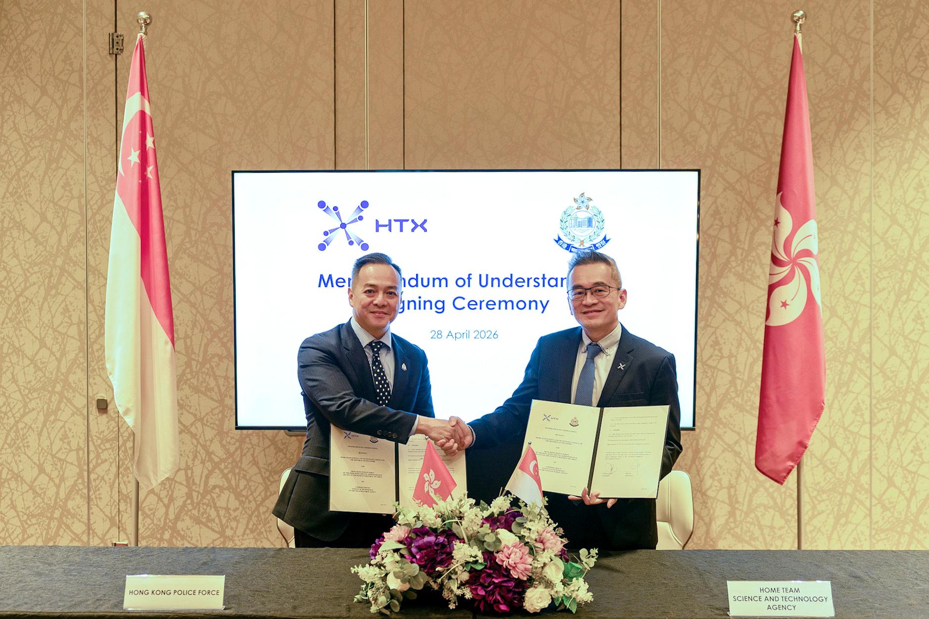 The Commissioner of Police, Mr Chow Yat-ming (left), led a delegation of the Hong Kong Police Force to Singapore from April 27 to 29. On April 28, Mr Chow signed a Memorandum of Understanding with the Chief Executive of HTX (Home Team Science and Technology Agency) of the Republic of Singapore, Mr Chan Tsan, to strengthen co-operation in science and technology in the field of public safety.