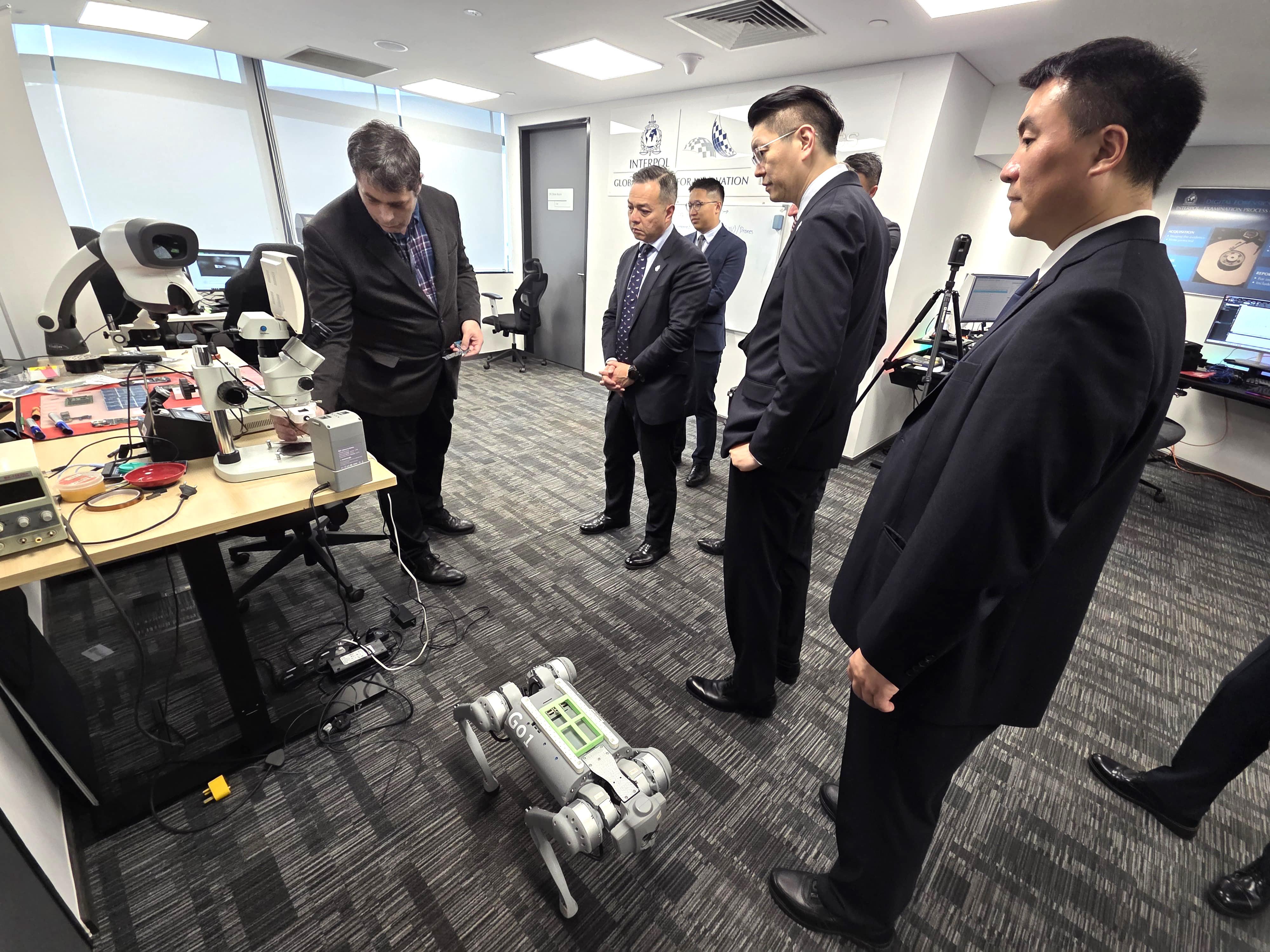 The Commissioner of Police, Mr Chow Yat-ming, led a delegation of the Hong Kong Police Force to Singapore, from April 27 to 29. Photo shows Mr Chow (second left) and the delegation touring the INTERPOL Global Complex for Innovation Digital Forensics Laboratory.
