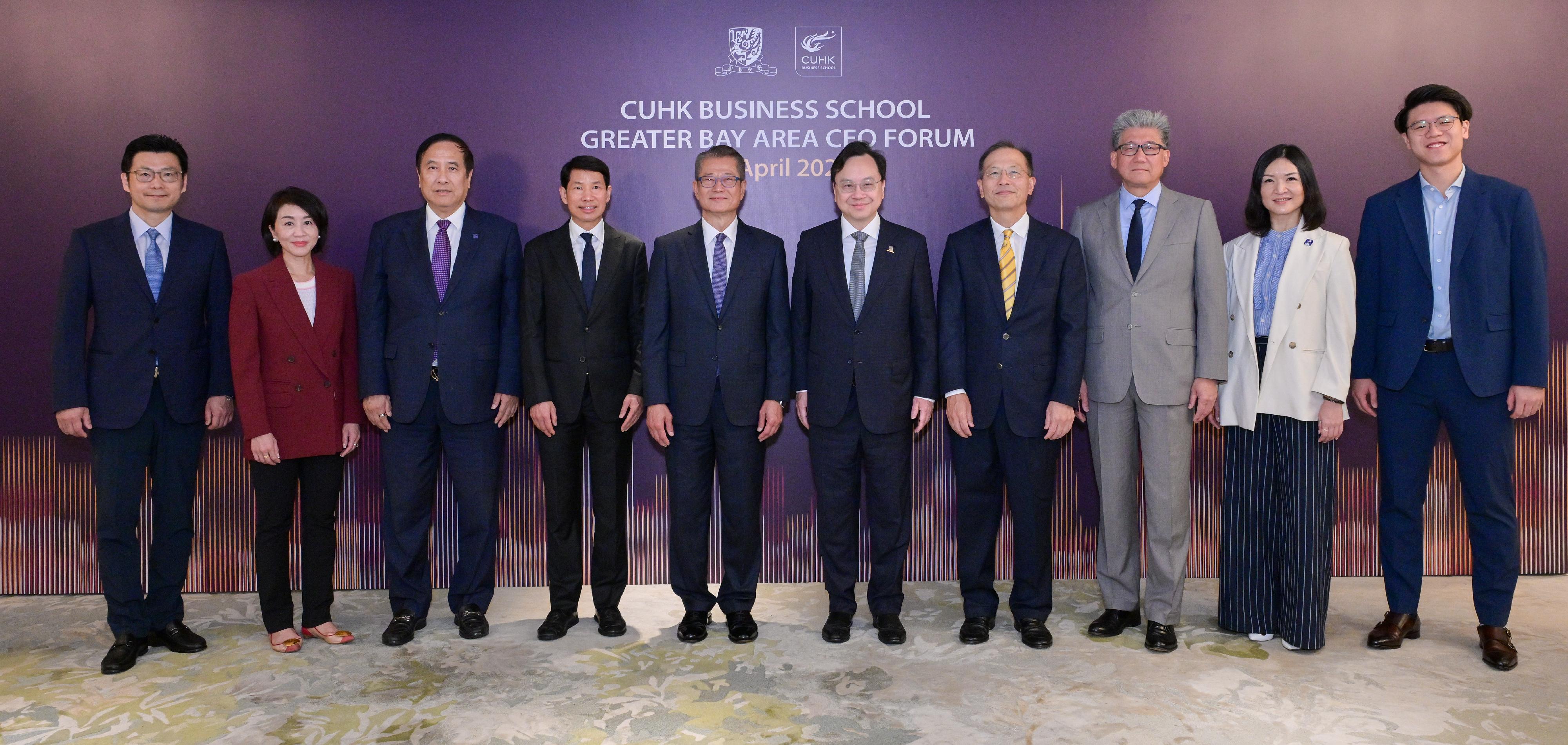 The Financial Secretary, Mr Paul Chan, attended the CUHK Business School Greater Bay Area CEO Forum today (April 29). Photo shows Mr Chan (fifth left); the Vice-Chancellor and President of the Chinese University of Hong Kong (CUHK), Professor Dennis Lo (fifth right); the Dean of CUHK Business School, Professor Lin Zhou (third left), and other guests at the forum.