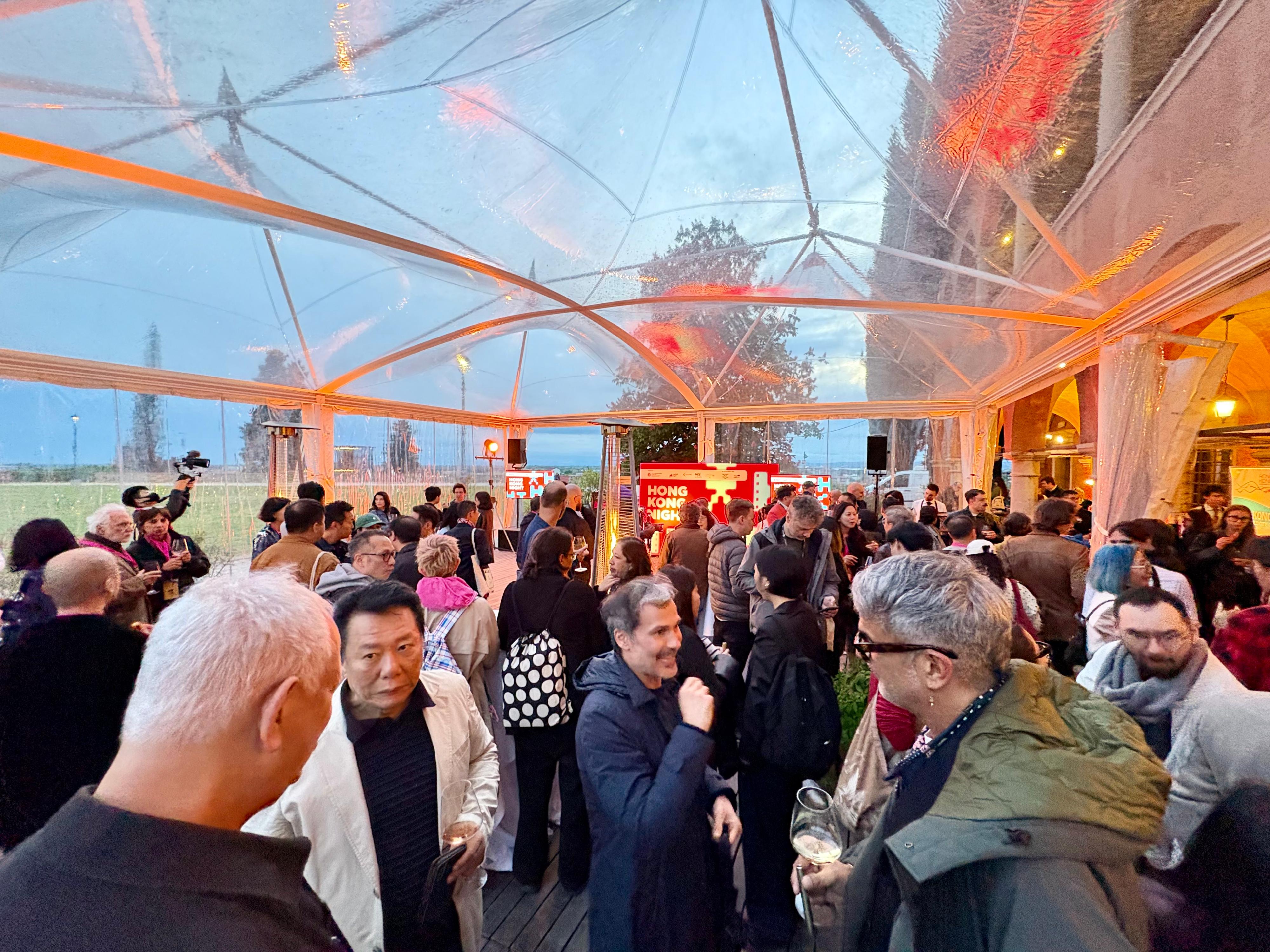 The Hong Kong Economic and Trade Office in Brussels co-hosted the Hong Kong Night reception during the 28th Far East Film Festival. Photo shows over 200 international film and cultural professionals attending the reception.