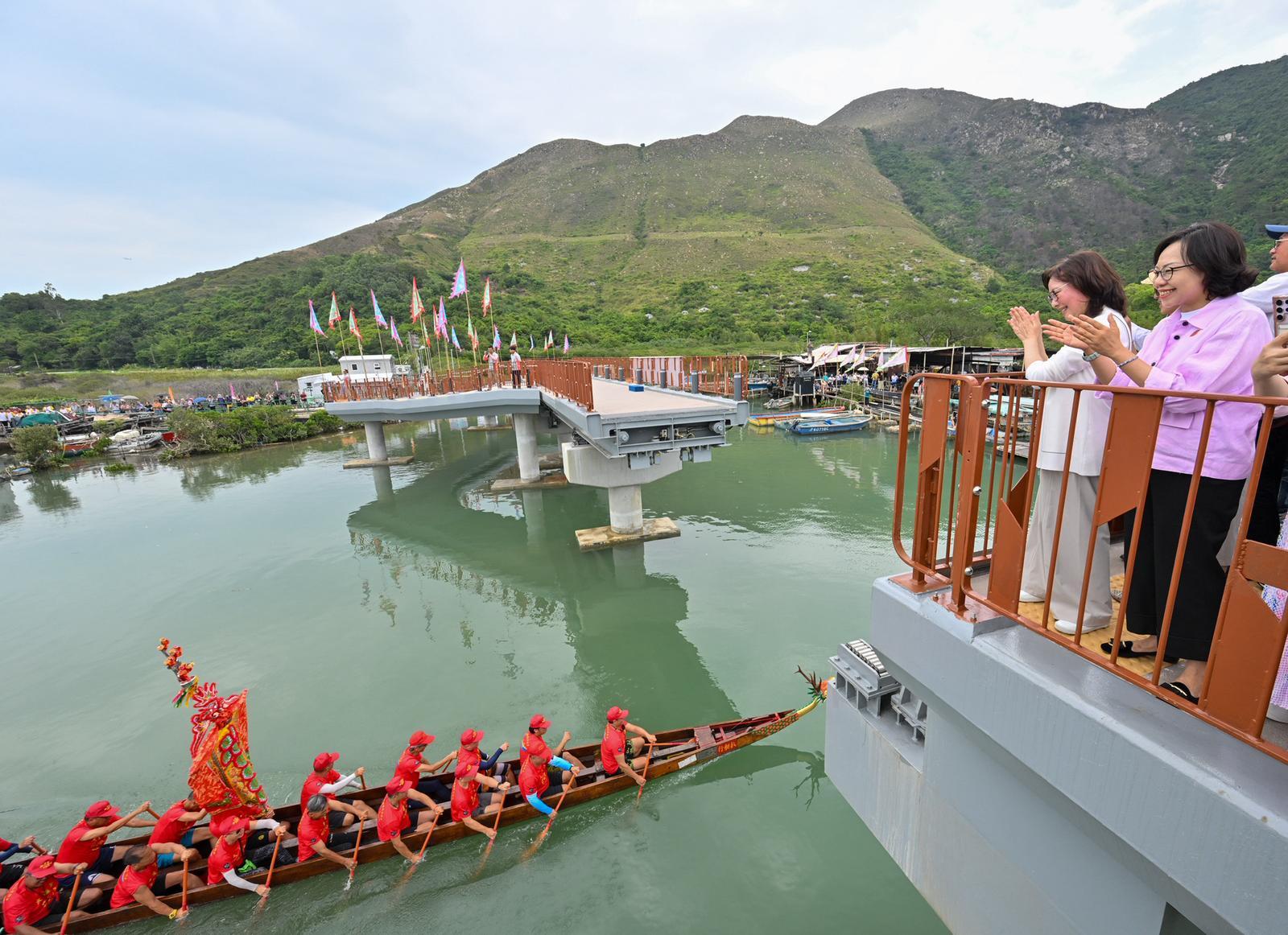 The Tai O Yim Tin Bridge and Po Chue Tam Bridge Opening Ceremony was held today (May 3). Photo shows the Secretary for Development, Ms Bernadette Linn (left); and the Secretary for Home and Youth Affairs, Miss Alice Mak (right) watching performances on the Yim Tin Bridge.