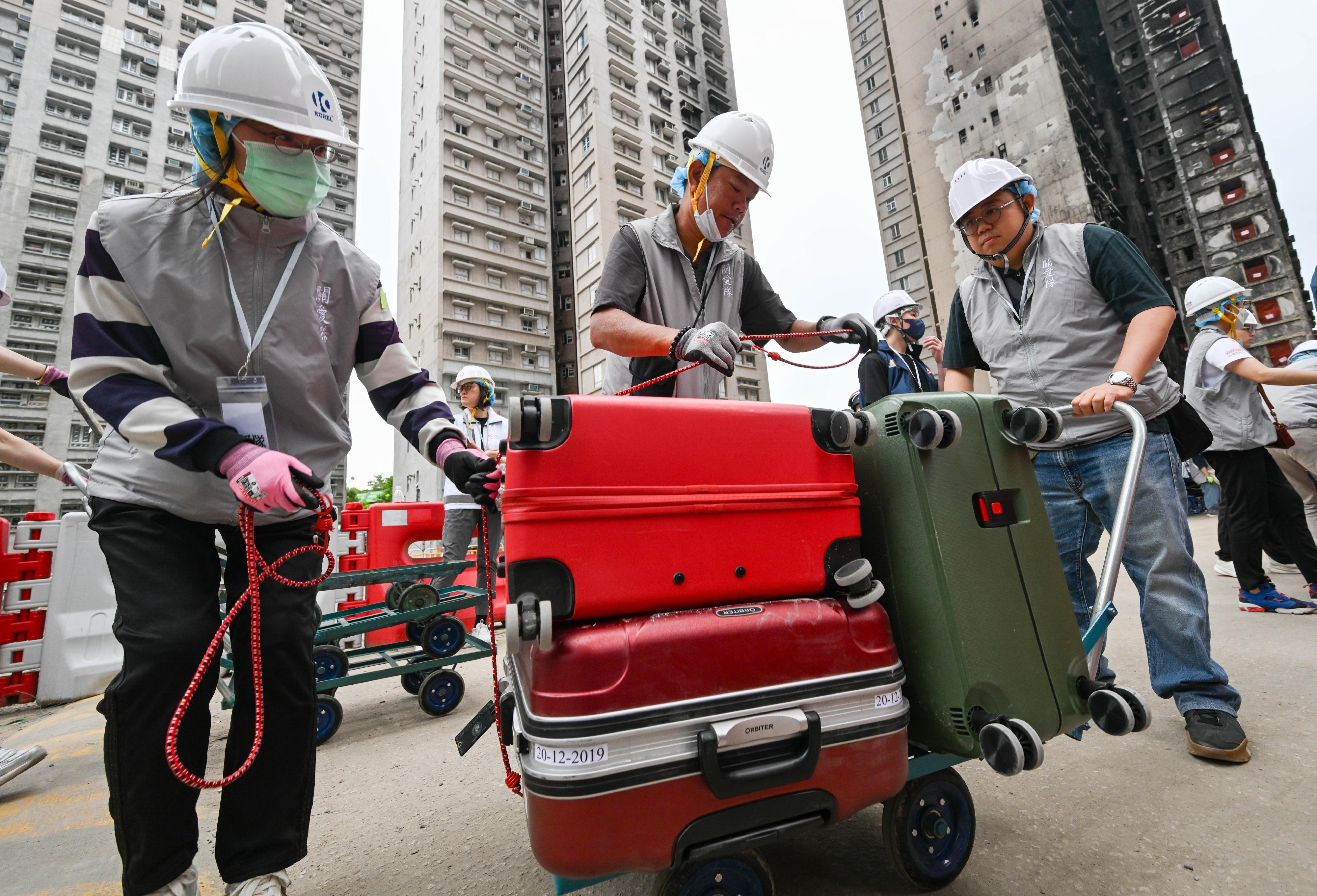 Volunteers from the District Services and Community Care Teams make great efforts to assist residents in transporting their belongings.