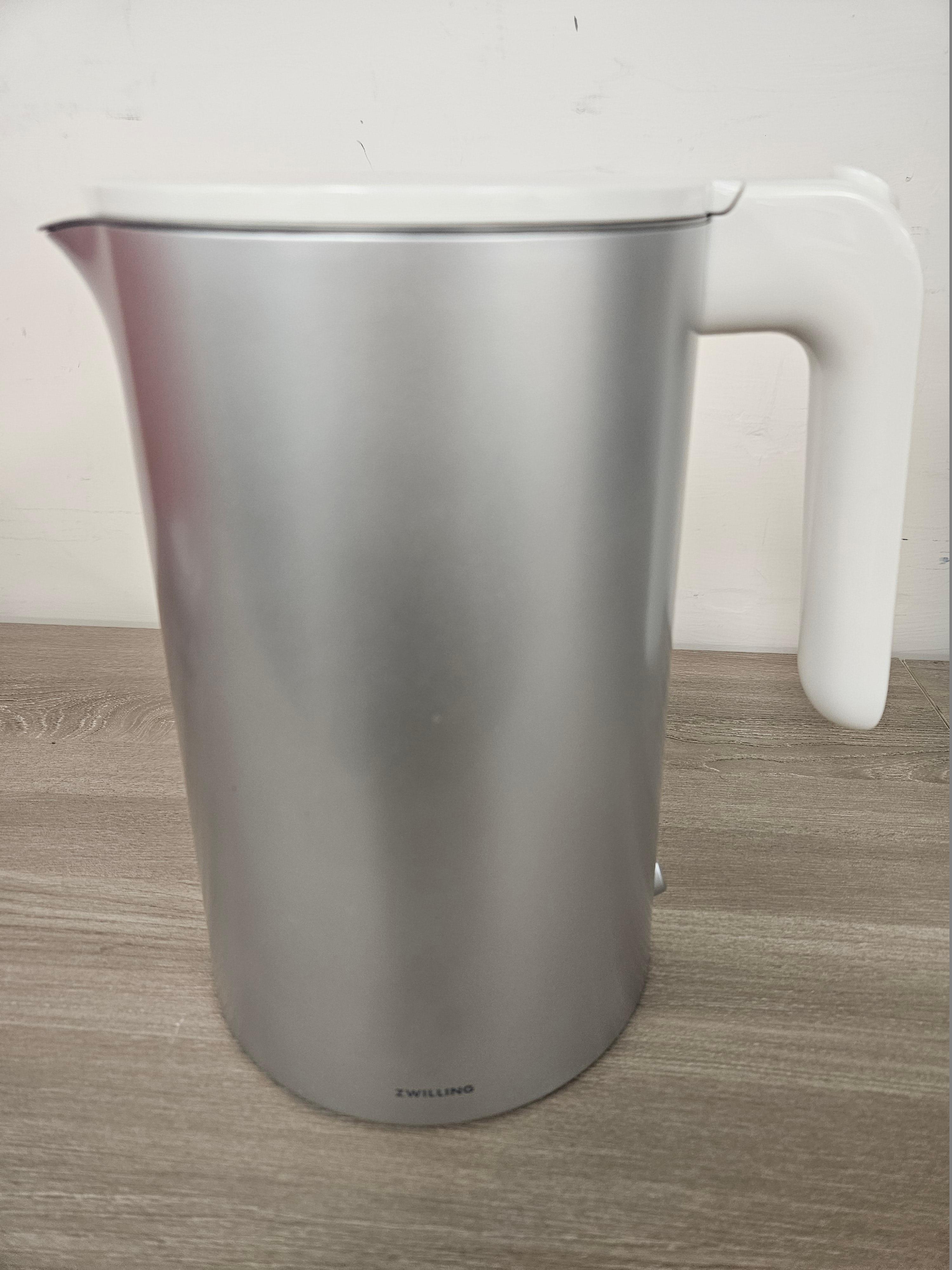 機電工程署今日（五月七日）呼籲市民停用一款「ZWILLING」牌電熱水壺（型號：53005）。圖示該款電熱水壺。